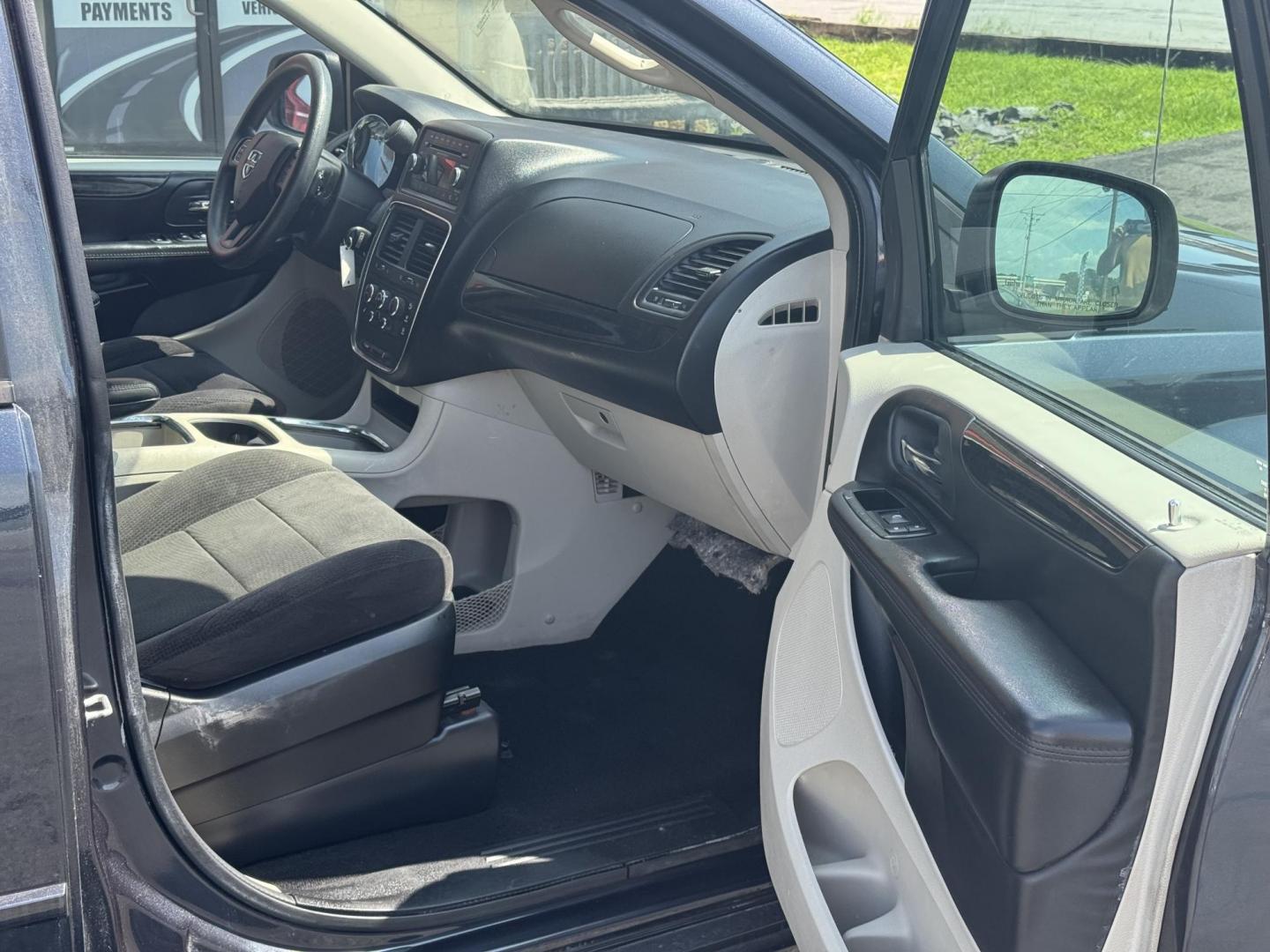 2014 Gray Dodge Grand Caravan Passenger (2C4RDGCG0ER) with an V6, Flex Fuel, 3.6 Liter engine, Automatic, 6-Spd transmission, located at 8008 Warden Rd, Sherwood, AR, 72120, (501) 801-6100, 34.830078, -92.186684 - Photo#8