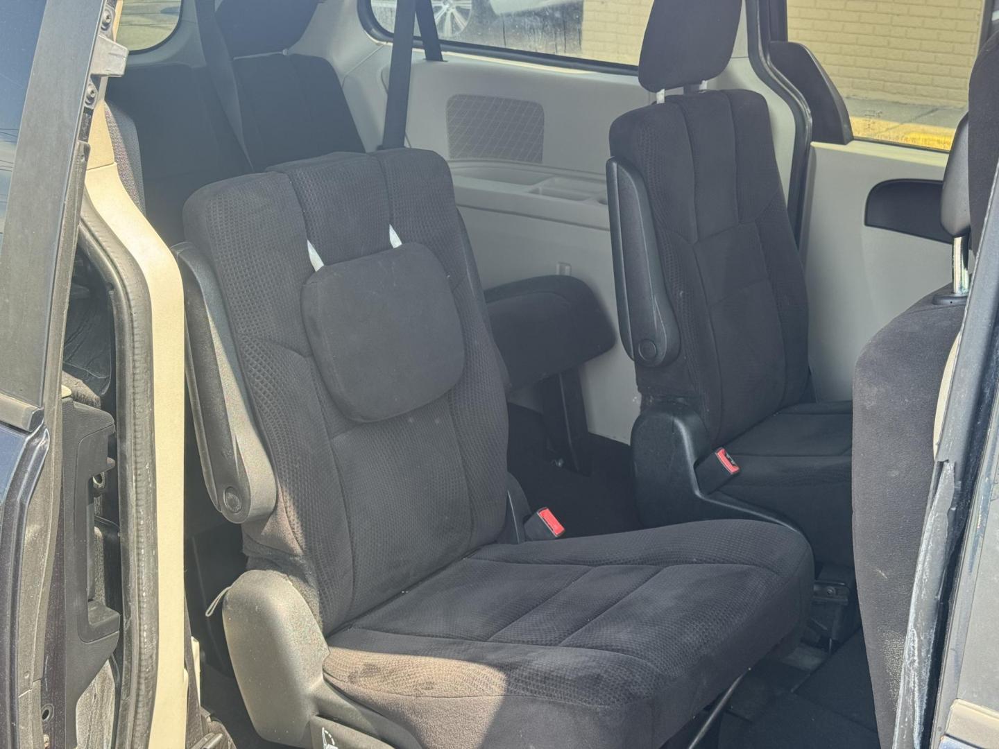 2014 Gray Dodge Grand Caravan Passenger (2C4RDGCG0ER) with an V6, Flex Fuel, 3.6 Liter engine, Automatic, 6-Spd transmission, located at 8008 Warden Rd, Sherwood, AR, 72120, (501) 801-6100, 34.830078, -92.186684 - Photo#9