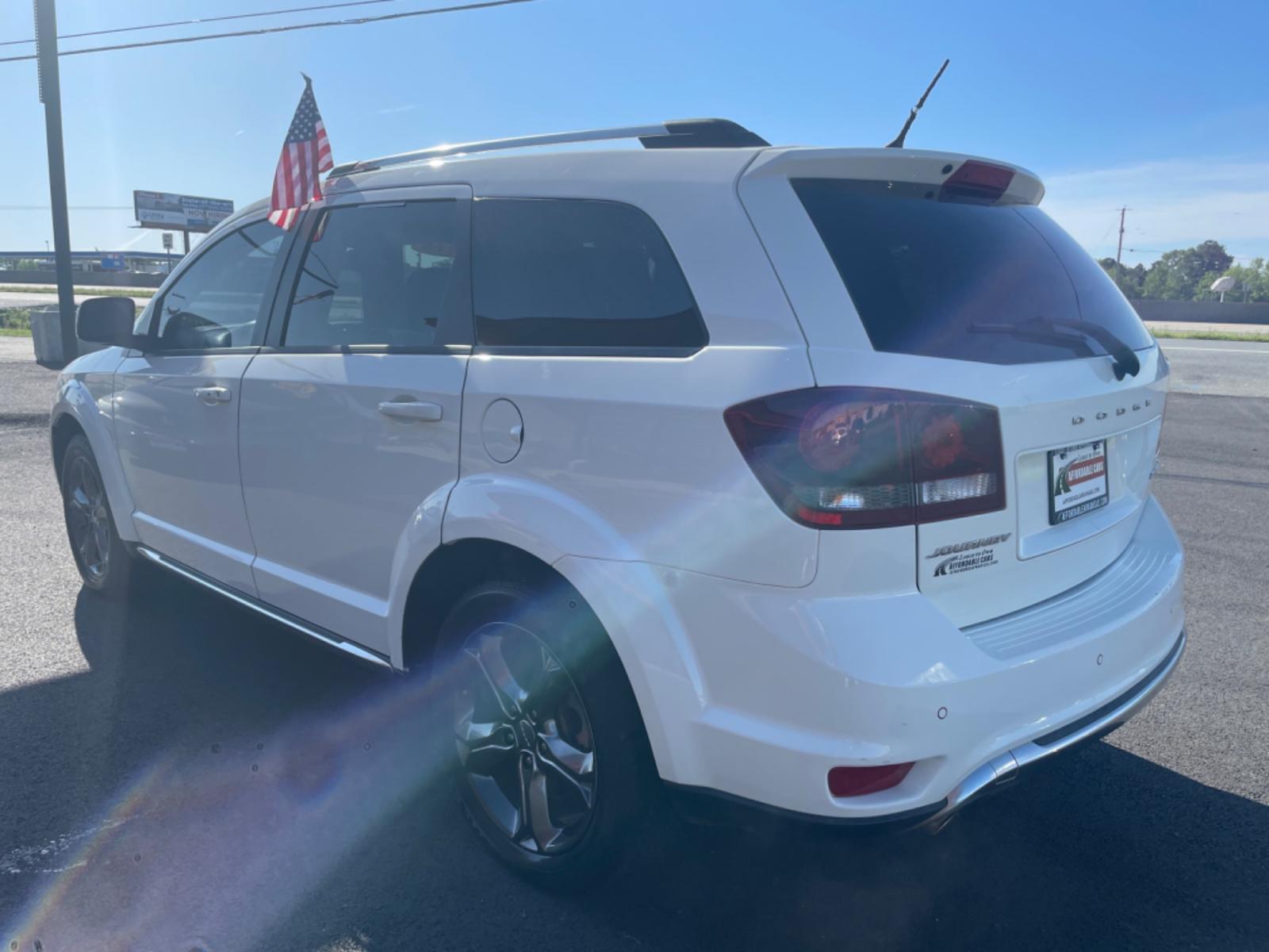 2015 White Dodge Journey (3C4PDCGG7FT) with an V6, 3.6 Liter engine, Automatic, 6-Spd w/AutoStick transmission, located at 8008 Warden Rd, Sherwood, AR, 72120, (501) 801-6100, 34.830078, -92.186684 - Photo #12