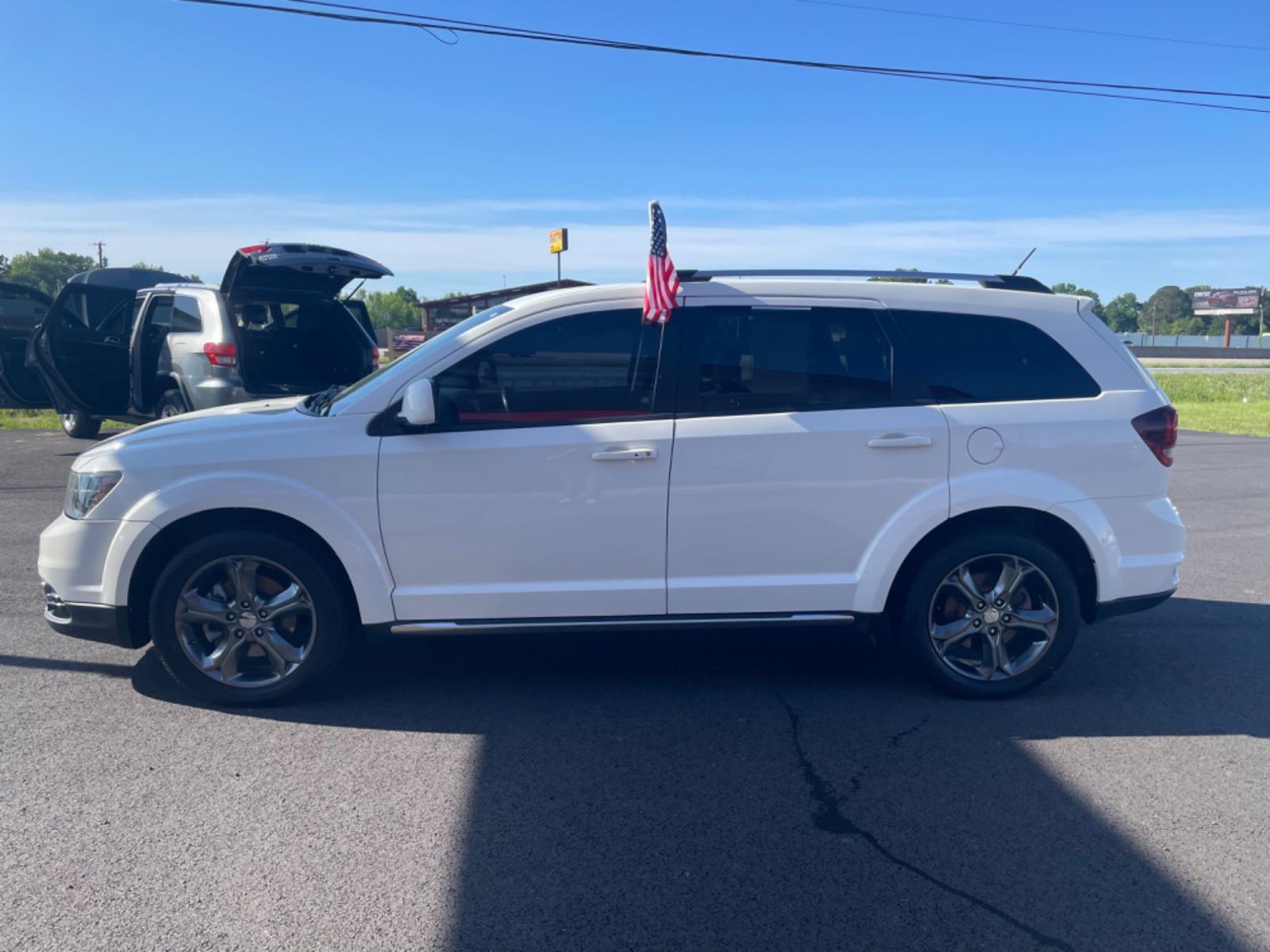 2015 White Dodge Journey (3C4PDCGG7FT) with an V6, 3.6 Liter engine, Automatic, 6-Spd w/AutoStick transmission, located at 8008 Warden Rd, Sherwood, AR, 72120, (501) 801-6100, 34.830078, -92.186684 - Photo #4