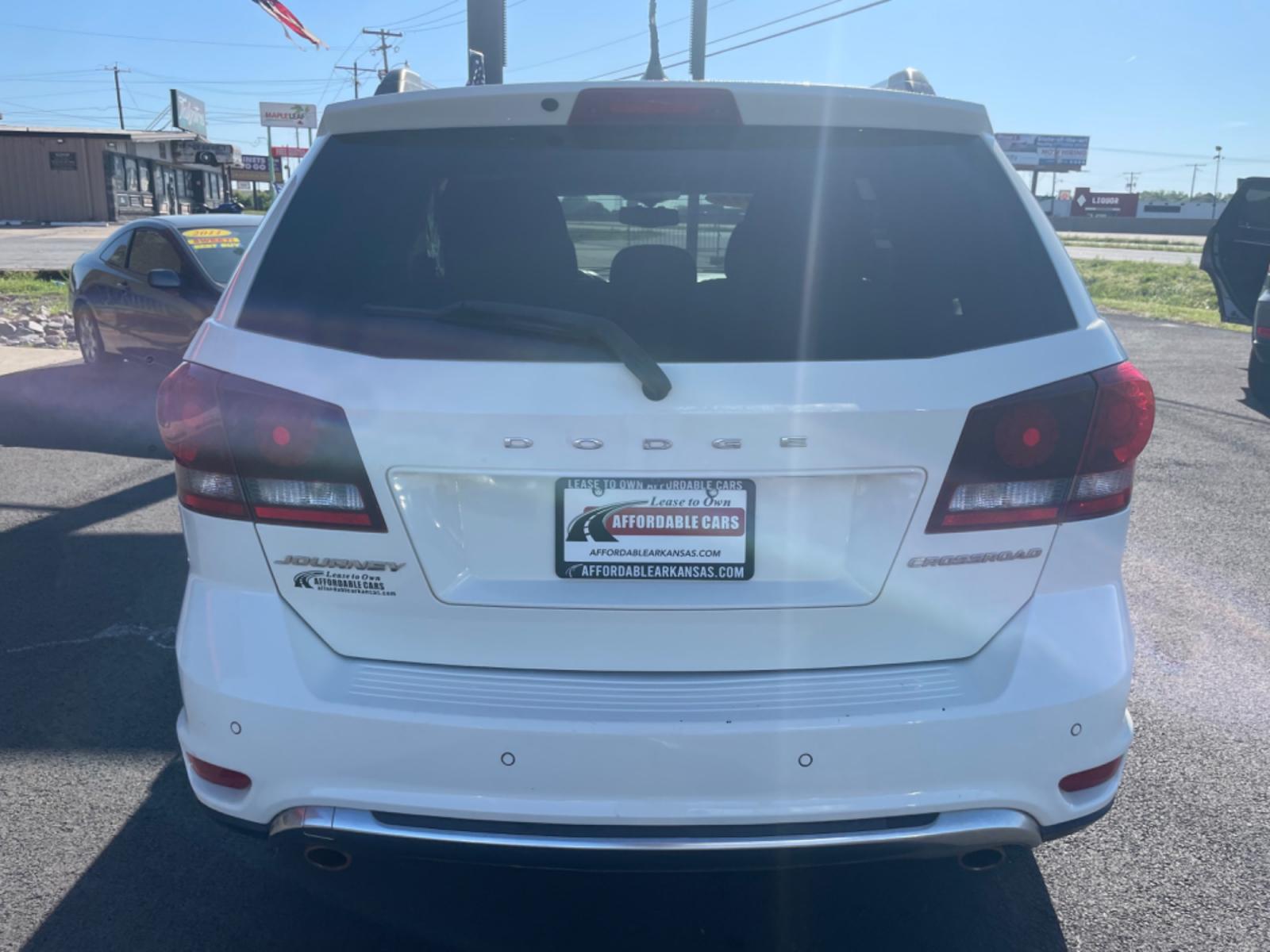 2015 White Dodge Journey (3C4PDCGG7FT) with an V6, 3.6 Liter engine, Automatic, 6-Spd w/AutoStick transmission, located at 8008 Warden Rd, Sherwood, AR, 72120, (501) 801-6100, 34.830078, -92.186684 - Photo #5