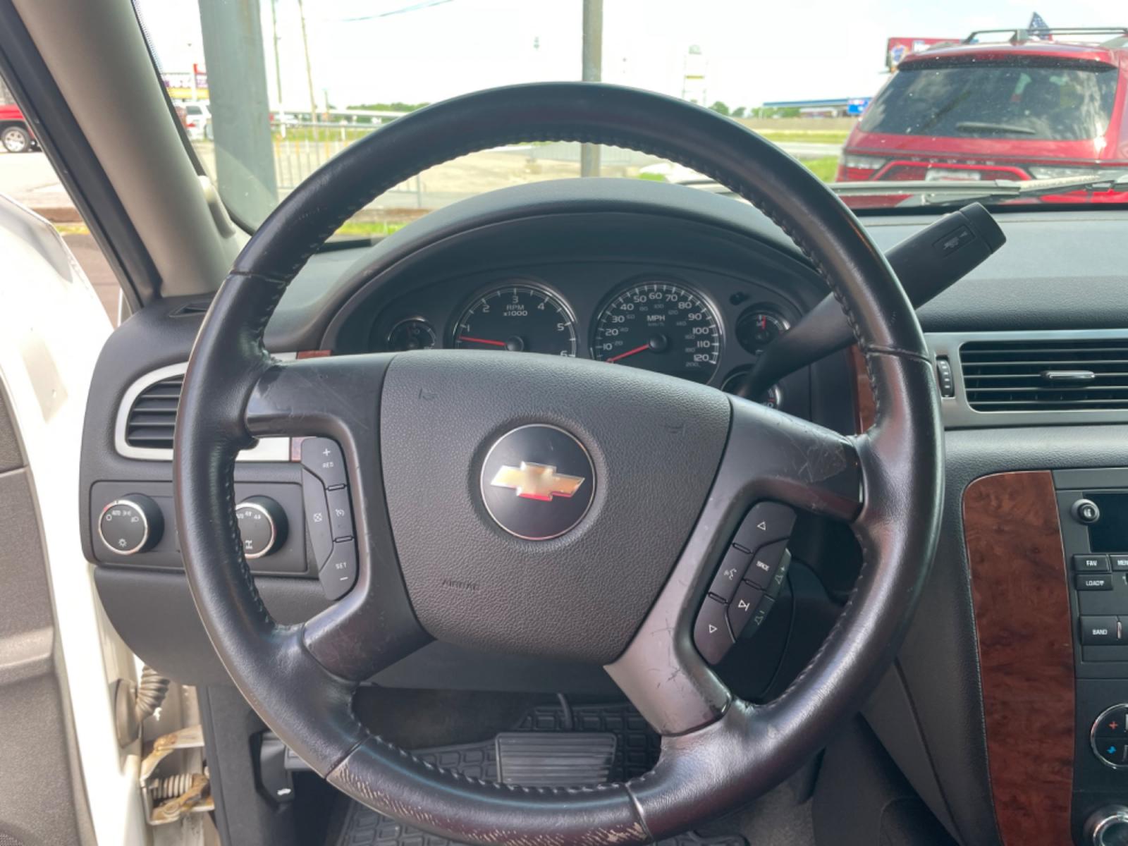 2007 White Chevrolet Tahoe (1GNFK13097R) with an V8, 5.3 Liter engine, Automatic transmission, located at 8008 Warden Rd, Sherwood, AR, 72120, (501) 801-6100, 34.830078, -92.186684 - Photo #18