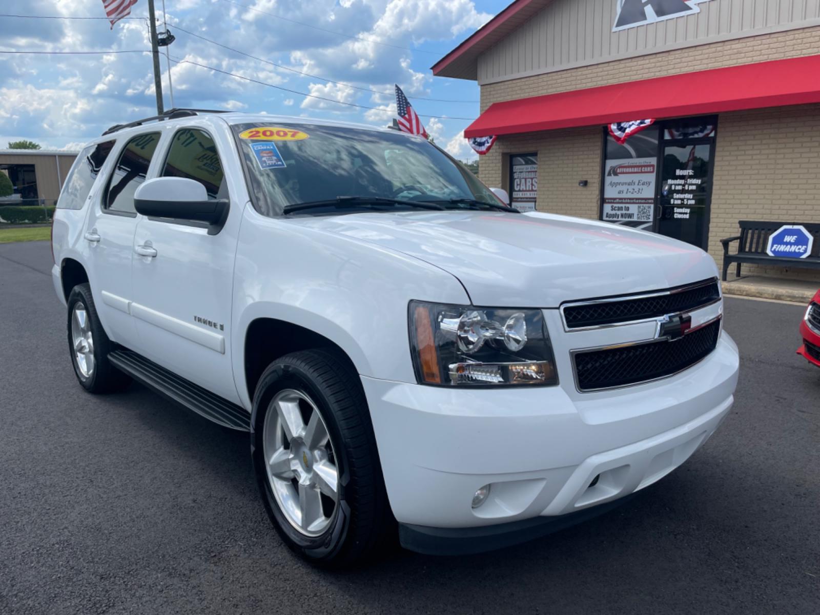 2007 White Chevrolet Tahoe (1GNFK13097R) with an V8, 5.3 Liter engine, Automatic transmission, located at 8008 Warden Rd, Sherwood, AR, 72120, (501) 801-6100, 34.830078, -92.186684 - Photo #1