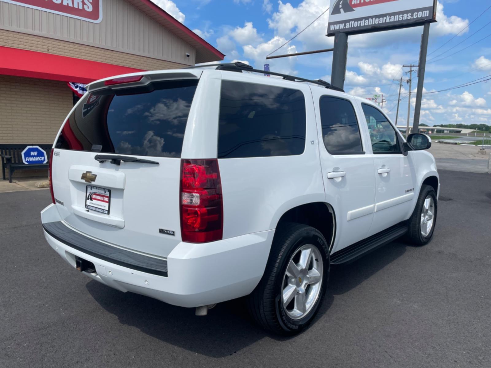 2007 White Chevrolet Tahoe (1GNFK13097R) with an V8, 5.3 Liter engine, Automatic transmission, located at 8008 Warden Rd, Sherwood, AR, 72120, (501) 801-6100, 34.830078, -92.186684 - Photo #7
