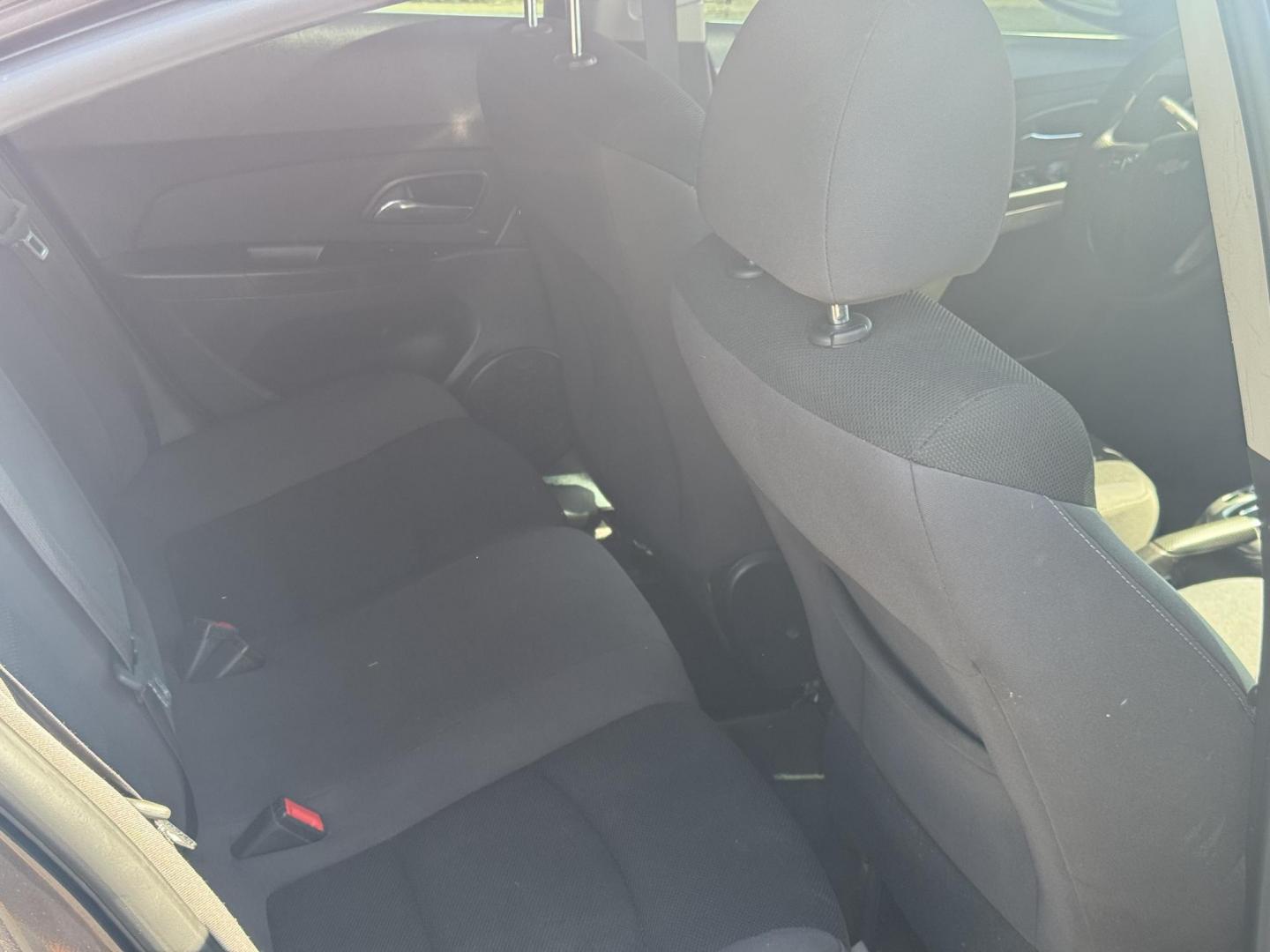 2016 Gray Chevrolet Cruze Limited (1G1PE5SBXG7) with an 4-Cyl, ECOTEC, 1.4T engine, Auto, 6-Spd Overdrive transmission, located at 8008 Warden Rd, Sherwood, AR, 72120, (501) 801-6100, 34.830078, -92.186684 - Photo#9