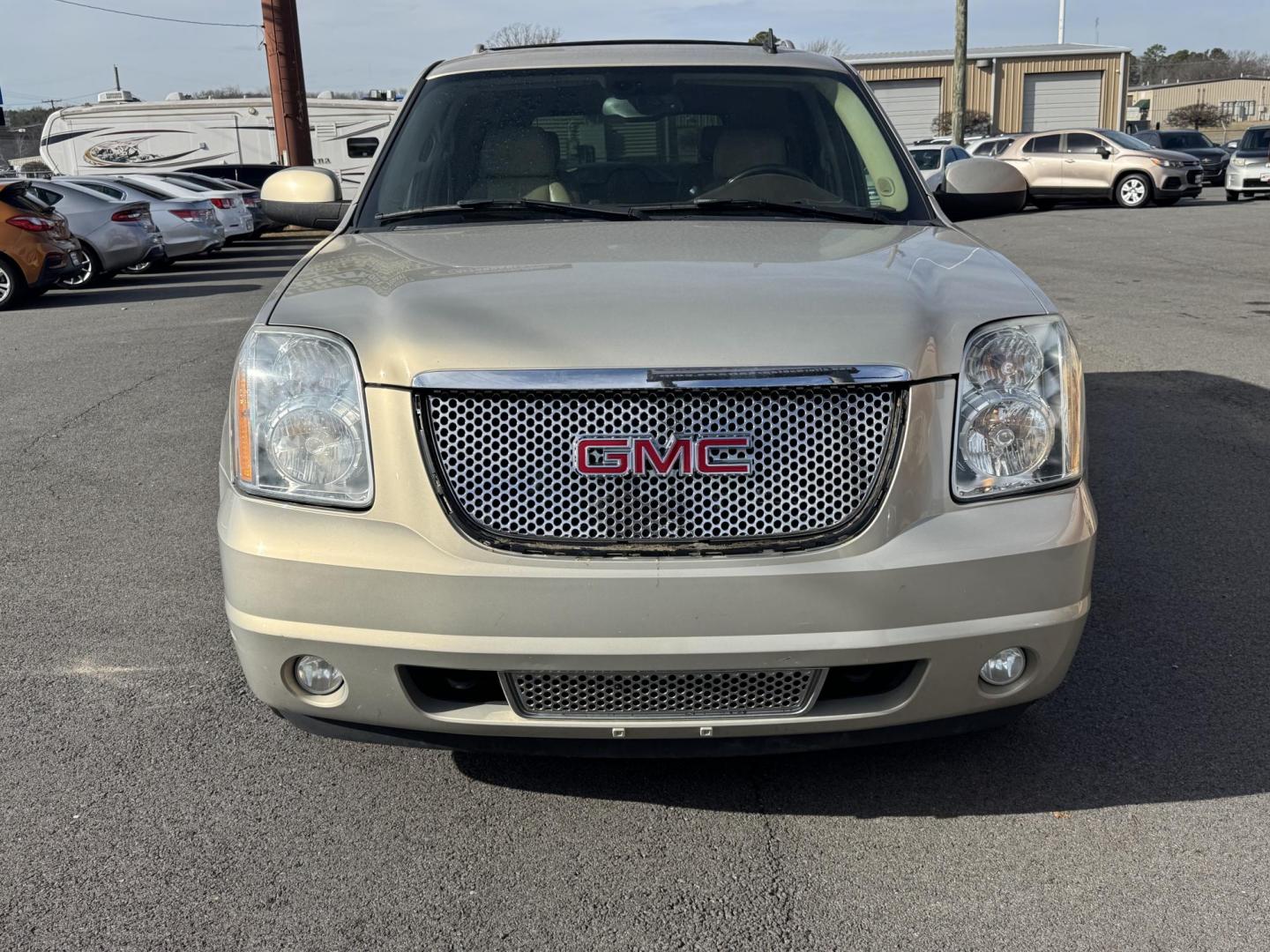 2007 Gold GMC Yukon (1GKFK63807J) with an V8, 6.2 Liter engine, Automatic transmission, located at 8008 Warden Rd, Sherwood, AR, 72120, (501) 801-6100, 34.830078, -92.186684 - Photo#2
