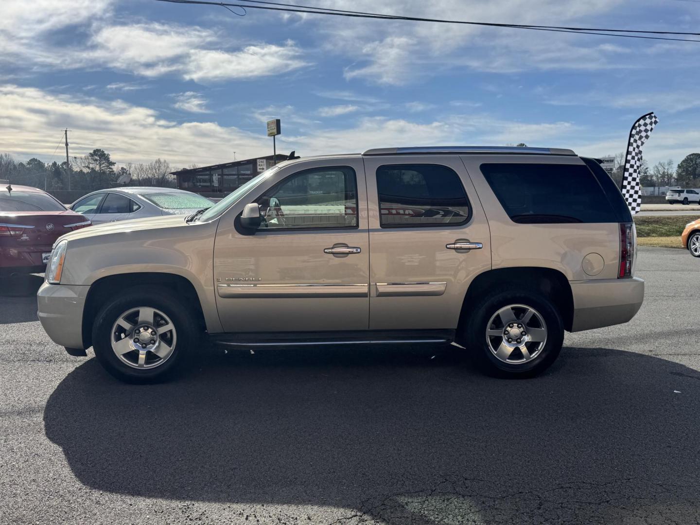 2007 Gold GMC Yukon (1GKFK63807J) with an V8, 6.2 Liter engine, Automatic transmission, located at 8008 Warden Rd, Sherwood, AR, 72120, (501) 801-6100, 34.830078, -92.186684 - Photo#4