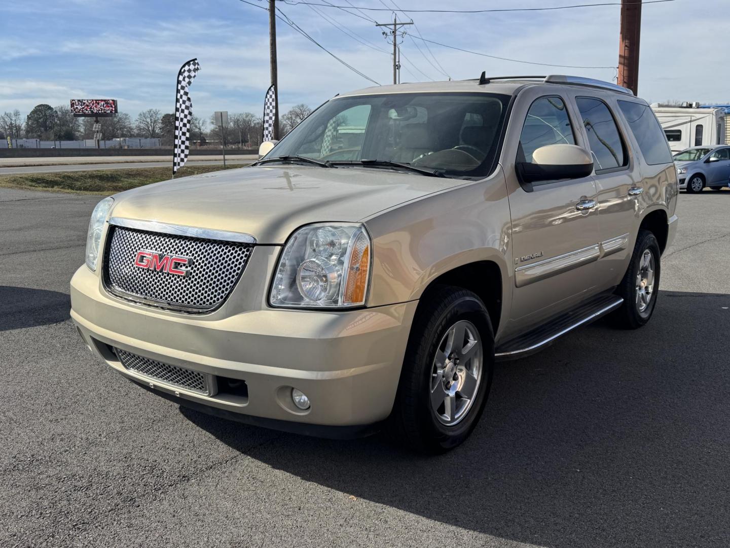 2007 Gold GMC Yukon (1GKFK63807J) with an V8, 6.2 Liter engine, Automatic transmission, located at 8008 Warden Rd, Sherwood, AR, 72120, (501) 801-6100, 34.830078, -92.186684 - Photo#3