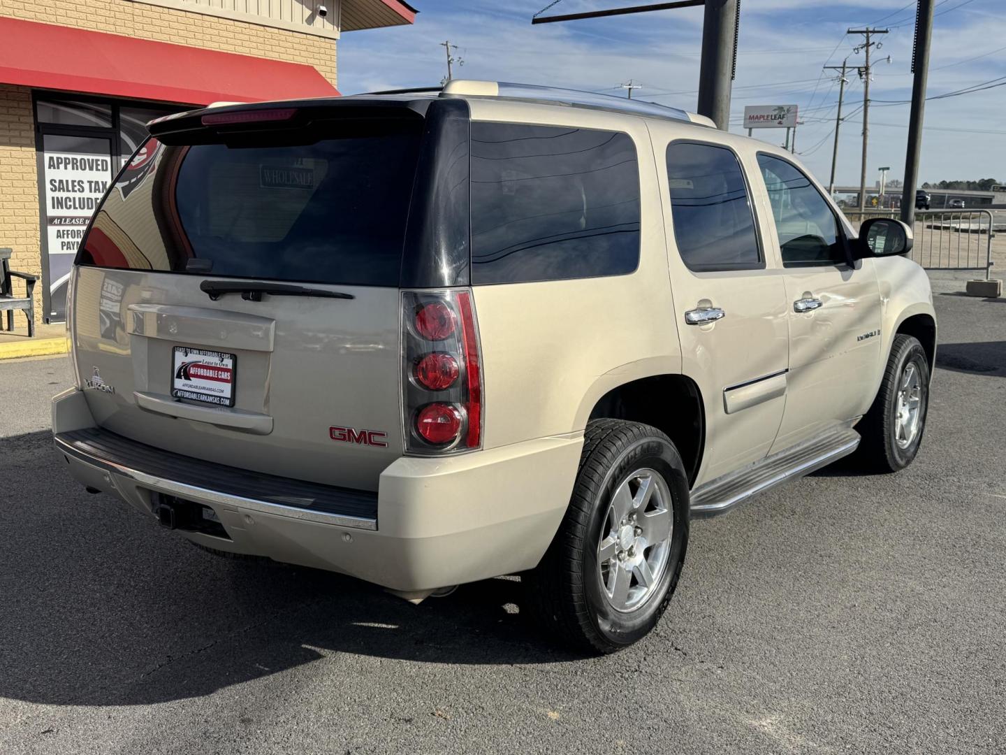 2007 Gold GMC Yukon (1GKFK63807J) with an V8, 6.2 Liter engine, Automatic transmission, located at 8008 Warden Rd, Sherwood, AR, 72120, (501) 801-6100, 34.830078, -92.186684 - Photo#7