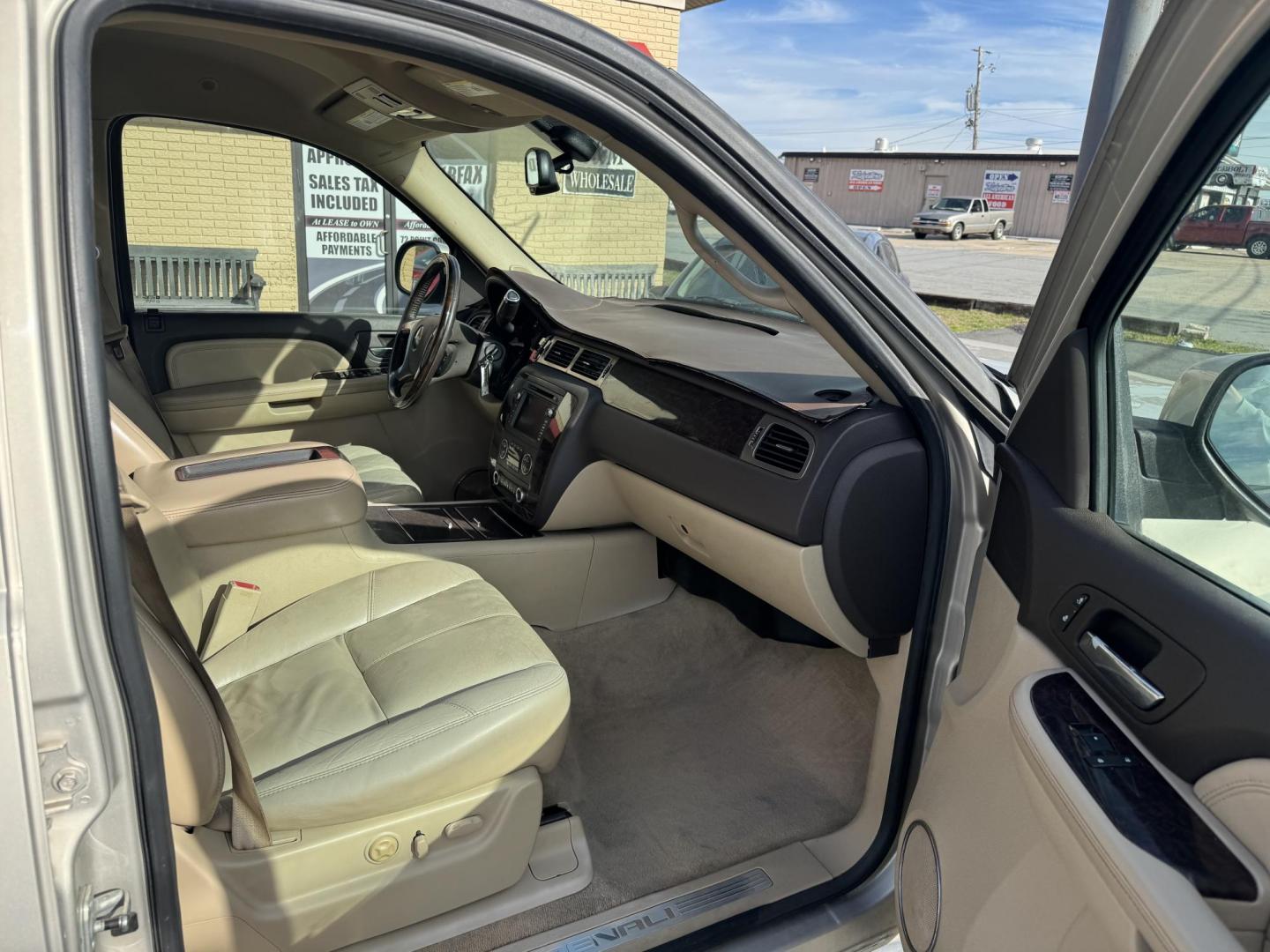 2007 Gold GMC Yukon (1GKFK63807J) with an V8, 6.2 Liter engine, Automatic transmission, located at 8008 Warden Rd, Sherwood, AR, 72120, (501) 801-6100, 34.830078, -92.186684 - Photo#8