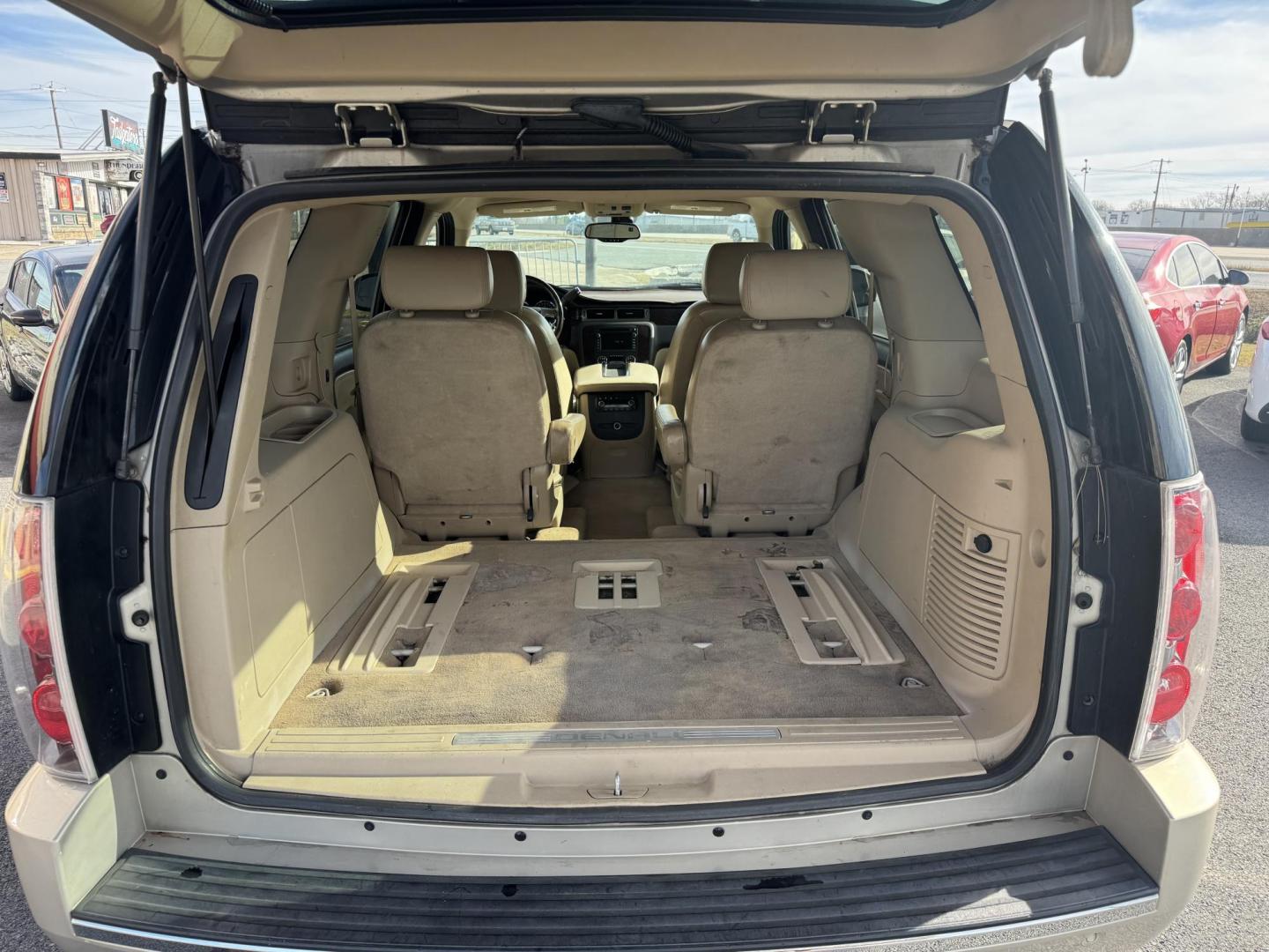 2007 Gold GMC Yukon (1GKFK63807J) with an V8, 6.2 Liter engine, Automatic transmission, located at 8008 Warden Rd, Sherwood, AR, 72120, (501) 801-6100, 34.830078, -92.186684 - Photo#10