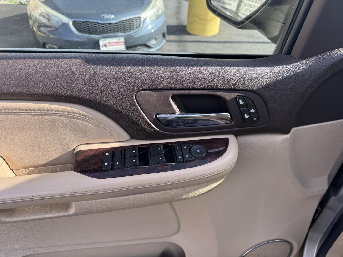 2007 Gold GMC Yukon (1GKFK63807J) with an V8, 6.2 Liter engine, Automatic transmission, located at 8008 Warden Rd, Sherwood, AR, 72120, (501) 801-6100, 34.830078, -92.186684 - Photo#12