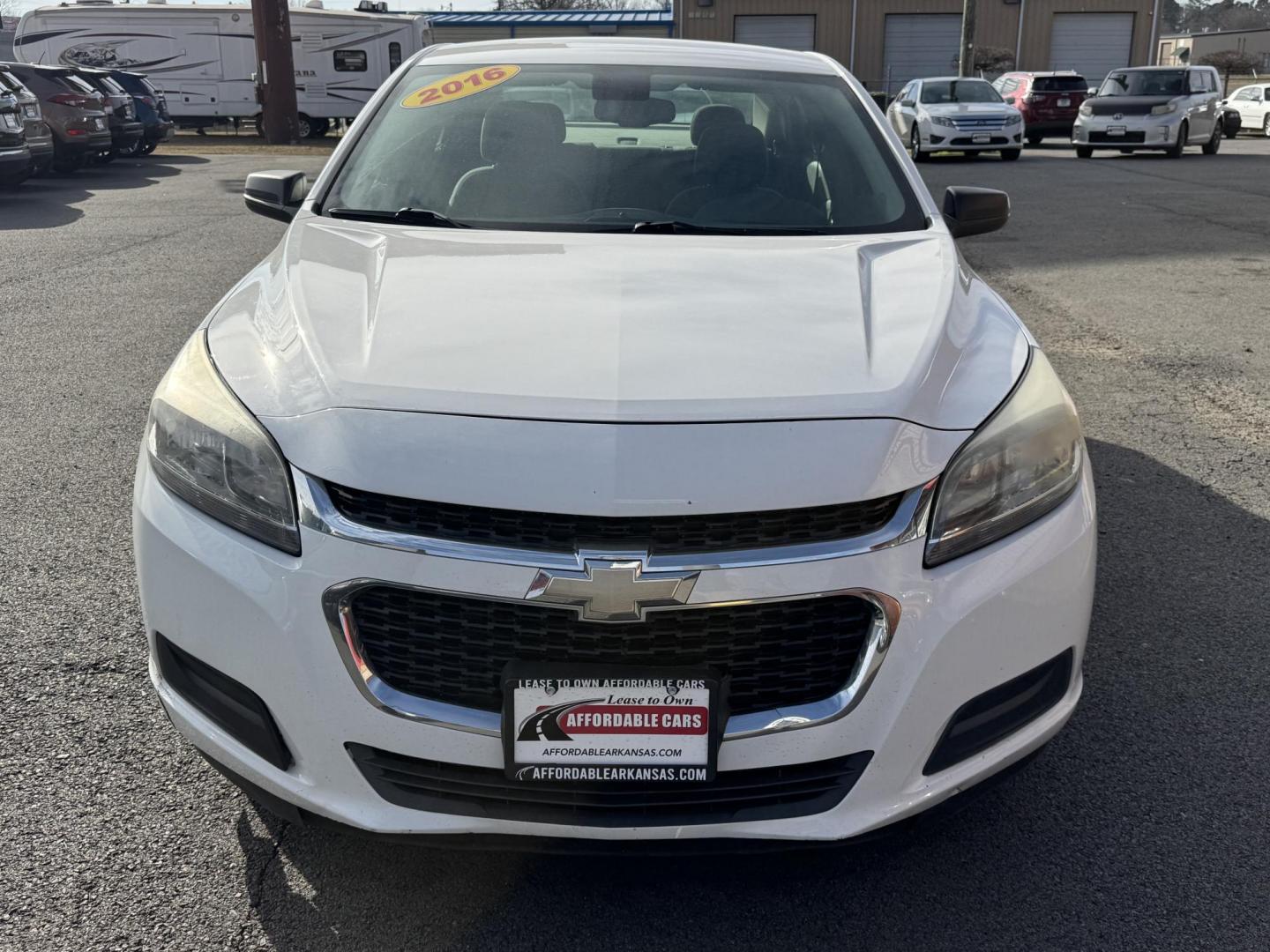 2016 White Chevrolet Malibu Limited (1G11B5SA1GF) with an 4-Cyl, 2.5 Liter engine, Auto, 6-Spd w/OD and Man Md transmission, located at 8008 Warden Rd, Sherwood, AR, 72120, (501) 801-6100, 34.830078, -92.186684 - Photo#2