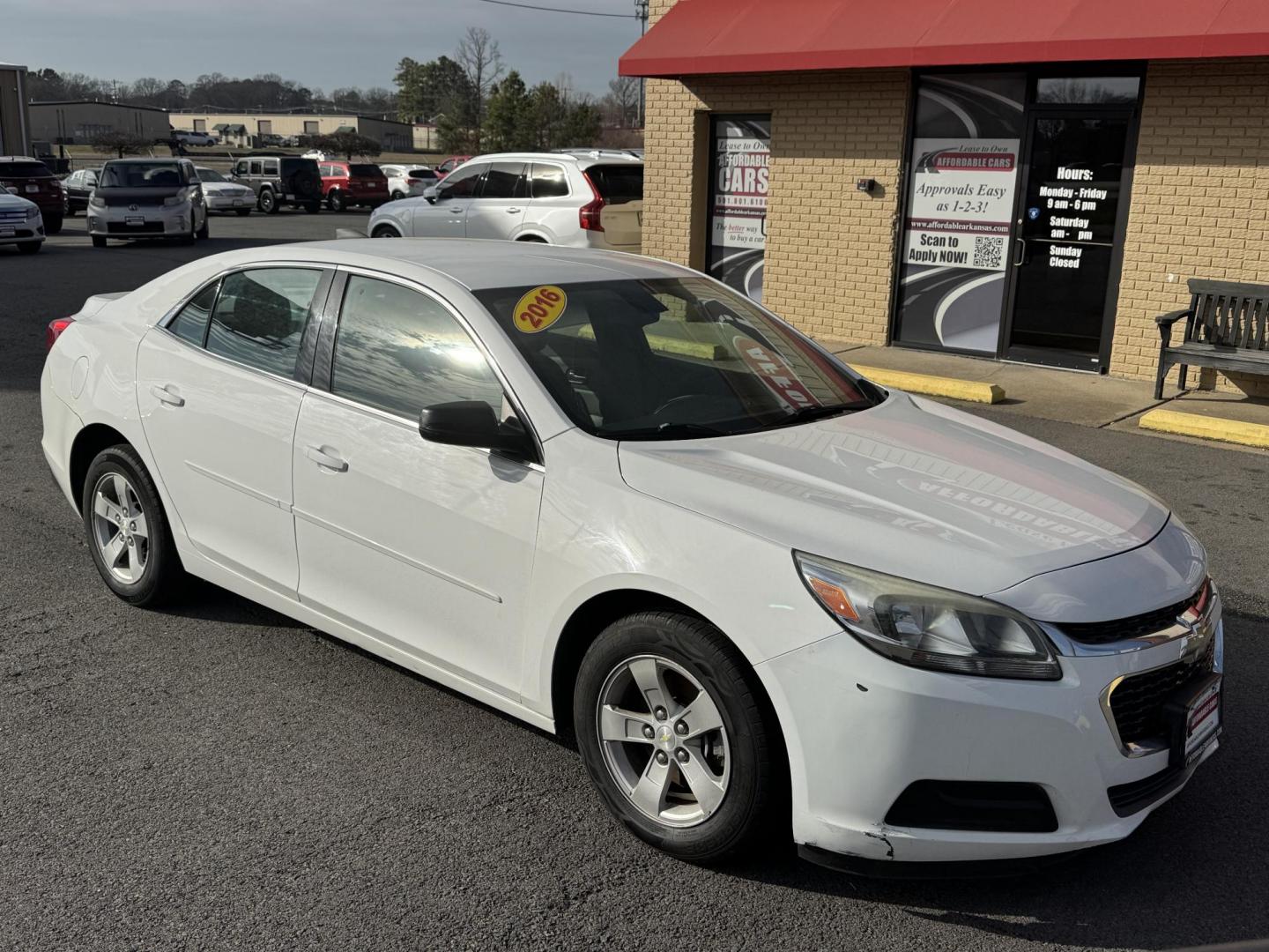 2016 White Chevrolet Malibu Limited (1G11B5SA1GF) with an 4-Cyl, 2.5 Liter engine, Auto, 6-Spd w/OD and Man Md transmission, located at 8008 Warden Rd, Sherwood, AR, 72120, (501) 801-6100, 34.830078, -92.186684 - Photo#1