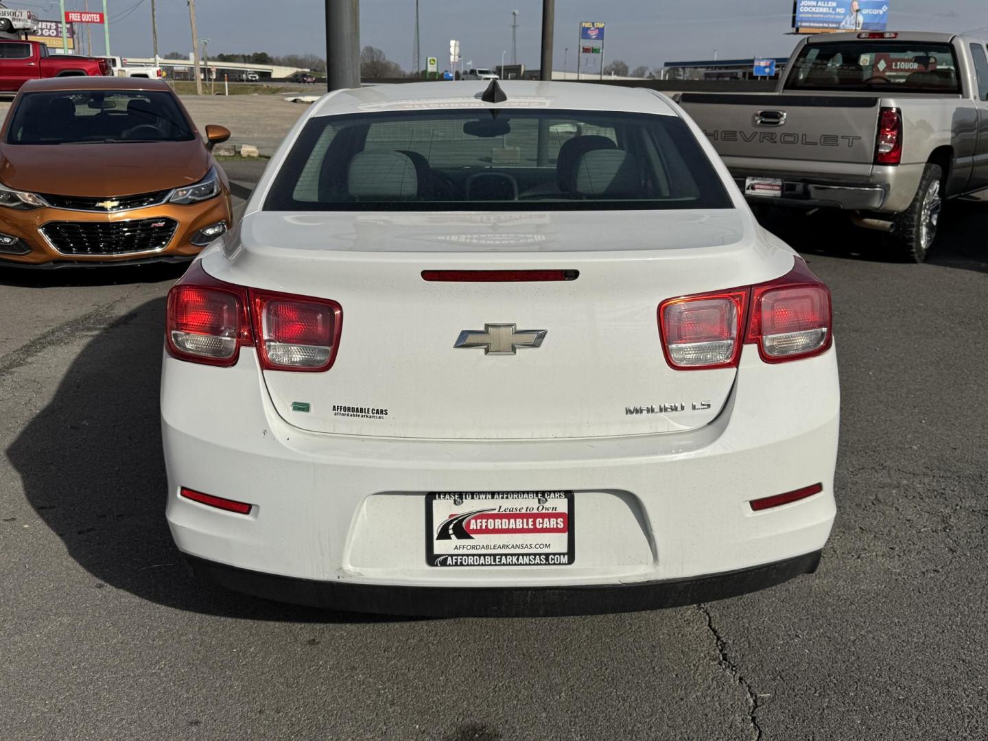 2016 White Chevrolet Malibu Limited (1G11B5SA1GF) with an 4-Cyl, 2.5 Liter engine, Auto, 6-Spd w/OD and Man Md transmission, located at 8008 Warden Rd, Sherwood, AR, 72120, (501) 801-6100, 34.830078, -92.186684 - Photo#6