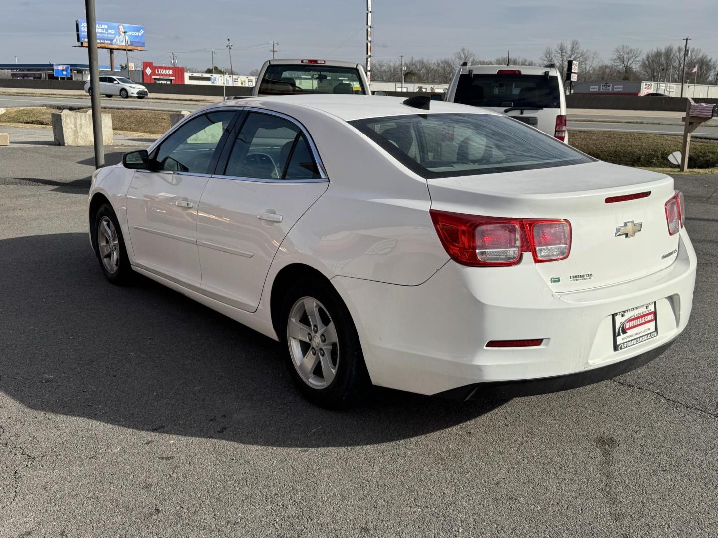 2016 White Chevrolet Malibu Limited (1G11B5SA1GF) with an 4-Cyl, 2.5 Liter engine, Auto, 6-Spd w/OD and Man Md transmission, located at 8008 Warden Rd, Sherwood, AR, 72120, (501) 801-6100, 34.830078, -92.186684 - Photo#5