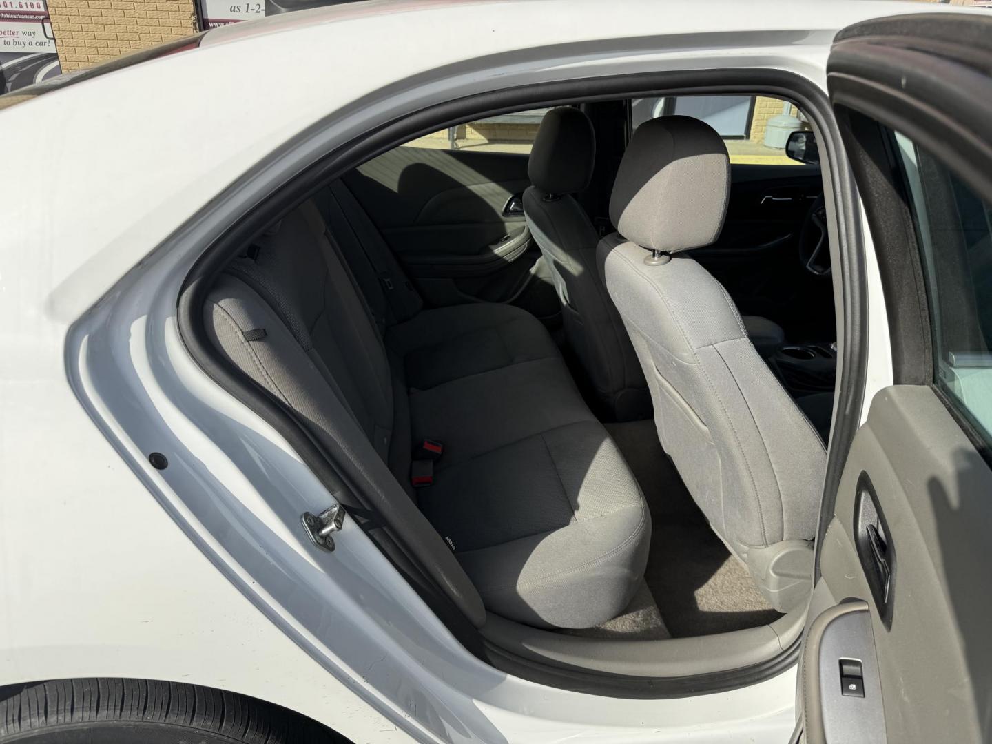 2016 White Chevrolet Malibu Limited (1G11B5SA1GF) with an 4-Cyl, 2.5 Liter engine, Auto, 6-Spd w/OD and Man Md transmission, located at 8008 Warden Rd, Sherwood, AR, 72120, (501) 801-6100, 34.830078, -92.186684 - Photo#9