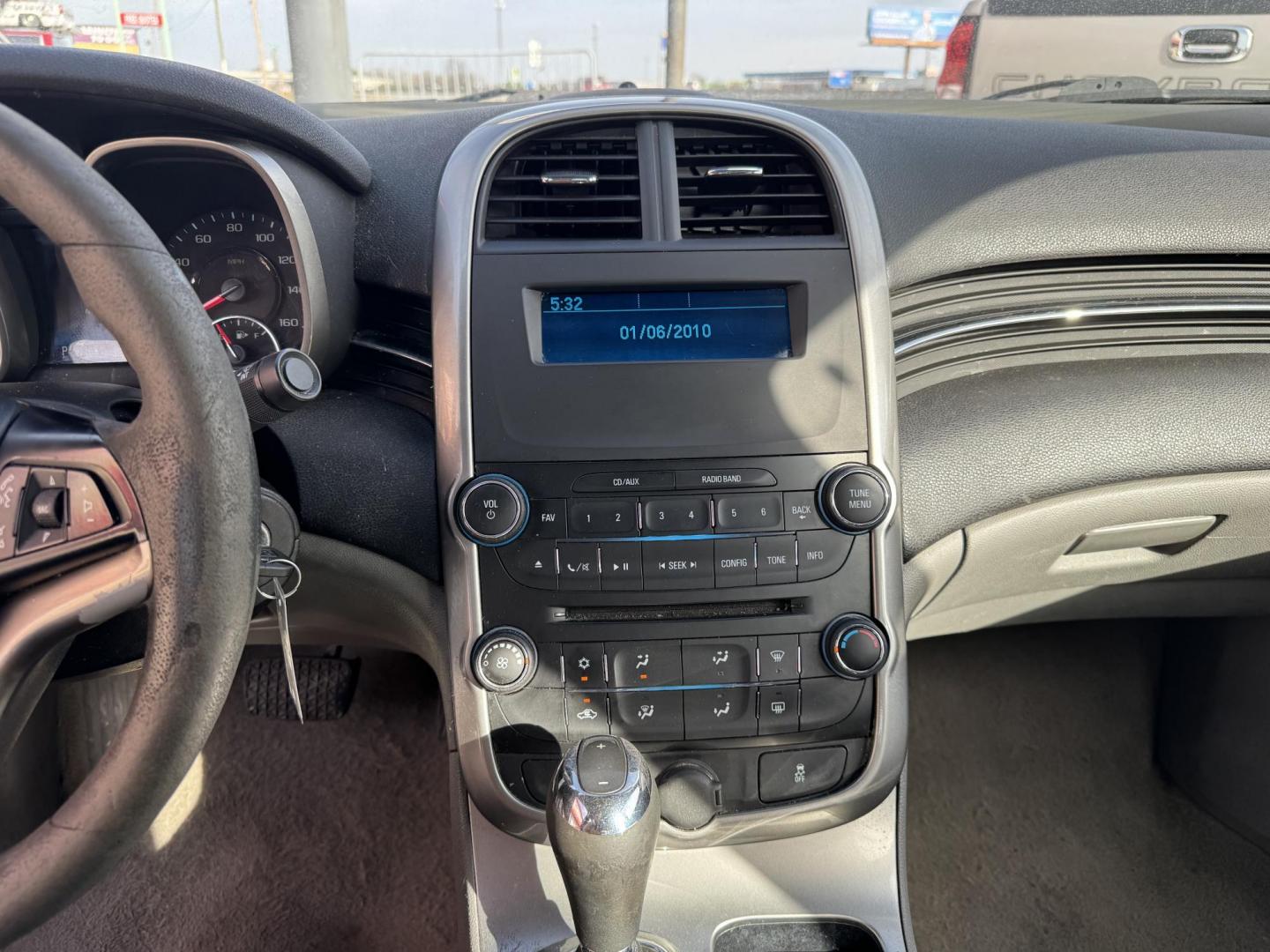 2016 White Chevrolet Malibu Limited (1G11B5SA1GF) with an 4-Cyl, 2.5 Liter engine, Auto, 6-Spd w/OD and Man Md transmission, located at 8008 Warden Rd, Sherwood, AR, 72120, (501) 801-6100, 34.830078, -92.186684 - Photo#13