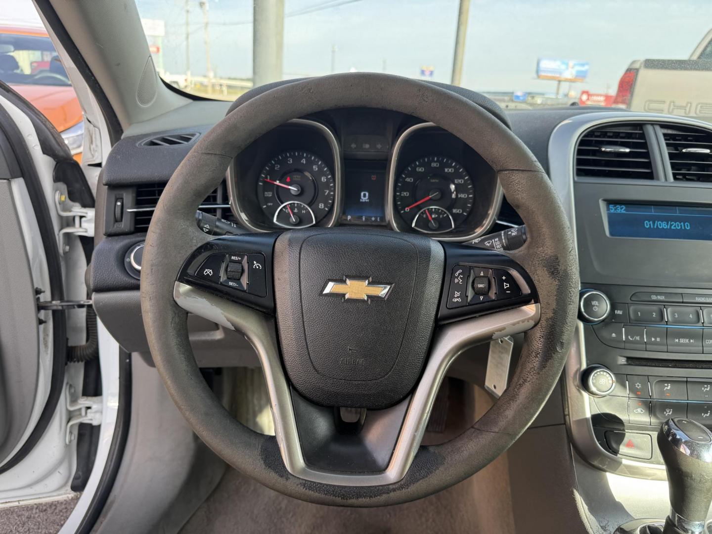 2016 White Chevrolet Malibu Limited (1G11B5SA1GF) with an 4-Cyl, 2.5 Liter engine, Auto, 6-Spd w/OD and Man Md transmission, located at 8008 Warden Rd, Sherwood, AR, 72120, (501) 801-6100, 34.830078, -92.186684 - Photo#15