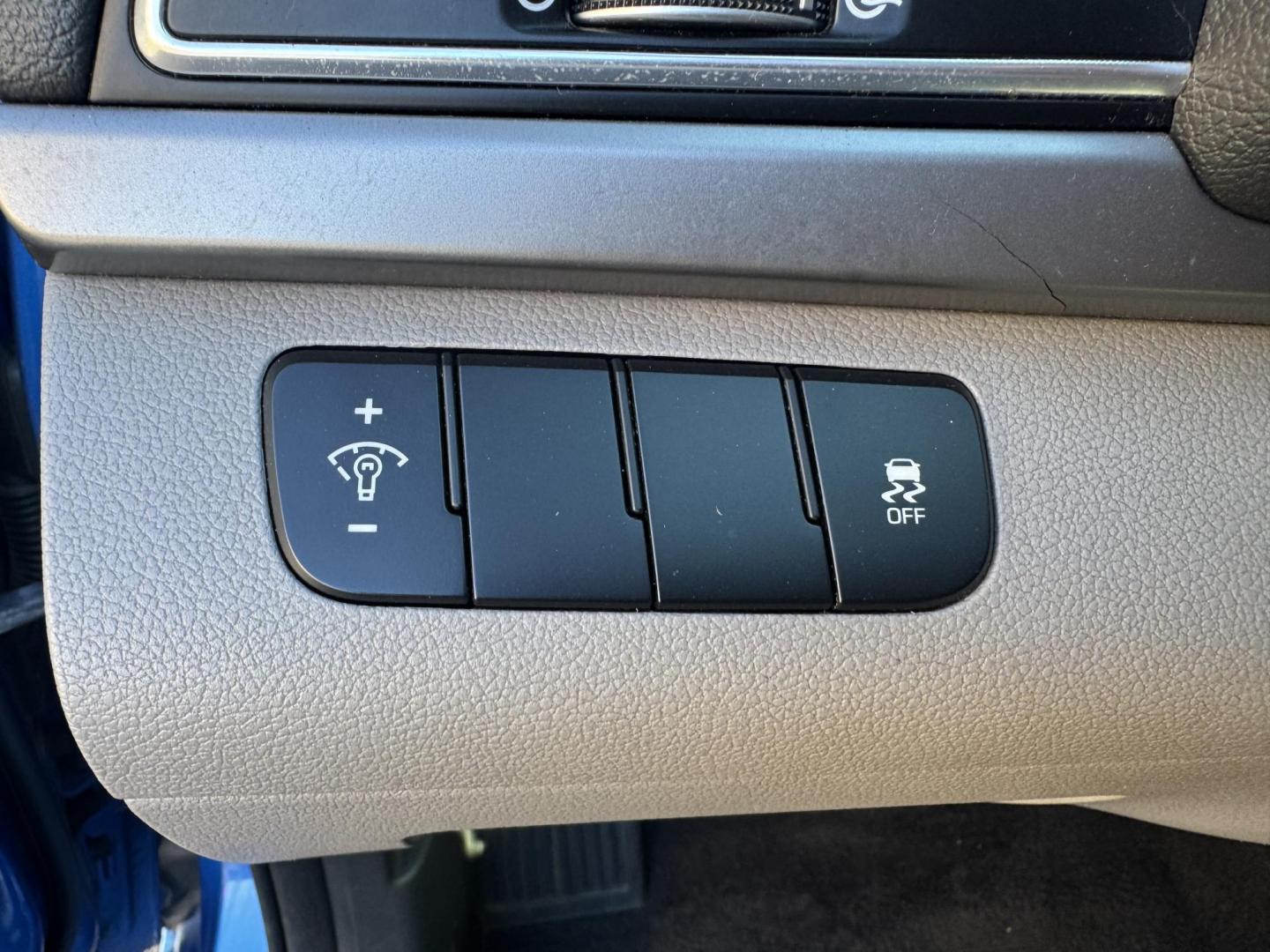 2017 Blue Hyundai Elantra (KMHD74LF7HU) with an 4-Cyl, 2.0 Liter engine, Auto, 6-Spd Shiftronic transmission, located at 8008 Warden Rd, Sherwood, AR, 72120, (501) 801-6100, 34.830078, -92.186684 - Photo#12