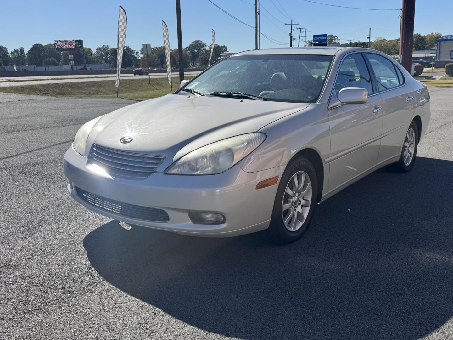 2002 Silver Lexus ES (JTHBF30GX20) with an V6, 3.0 Liter engine, Automatic, 5-Spd w/Overdrive transmission, located at 8008 Warden Rd, Sherwood, AR, 72120, (501) 801-6100, 34.830078, -92.186684 - Photo#3