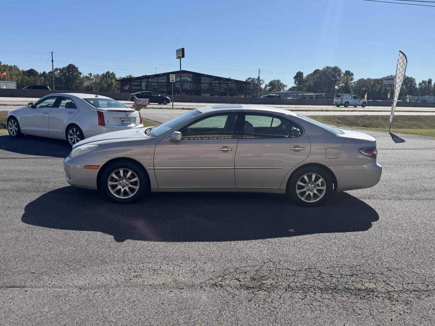 2002 Silver Lexus ES (JTHBF30GX20) with an V6, 3.0 Liter engine, Automatic, 5-Spd w/Overdrive transmission, located at 8008 Warden Rd, Sherwood, AR, 72120, (501) 801-6100, 34.830078, -92.186684 - Photo#4