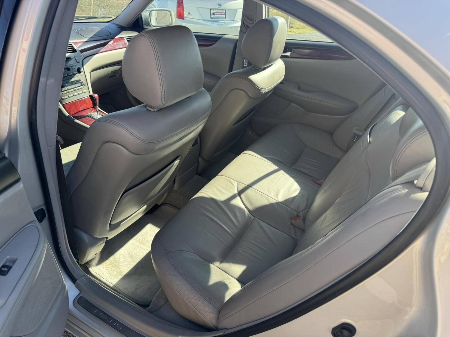 2002 Silver Lexus ES (JTHBF30GX20) with an V6, 3.0 Liter engine, Automatic, 5-Spd w/Overdrive transmission, located at 8008 Warden Rd, Sherwood, AR, 72120, (501) 801-6100, 34.830078, -92.186684 - Photo#10