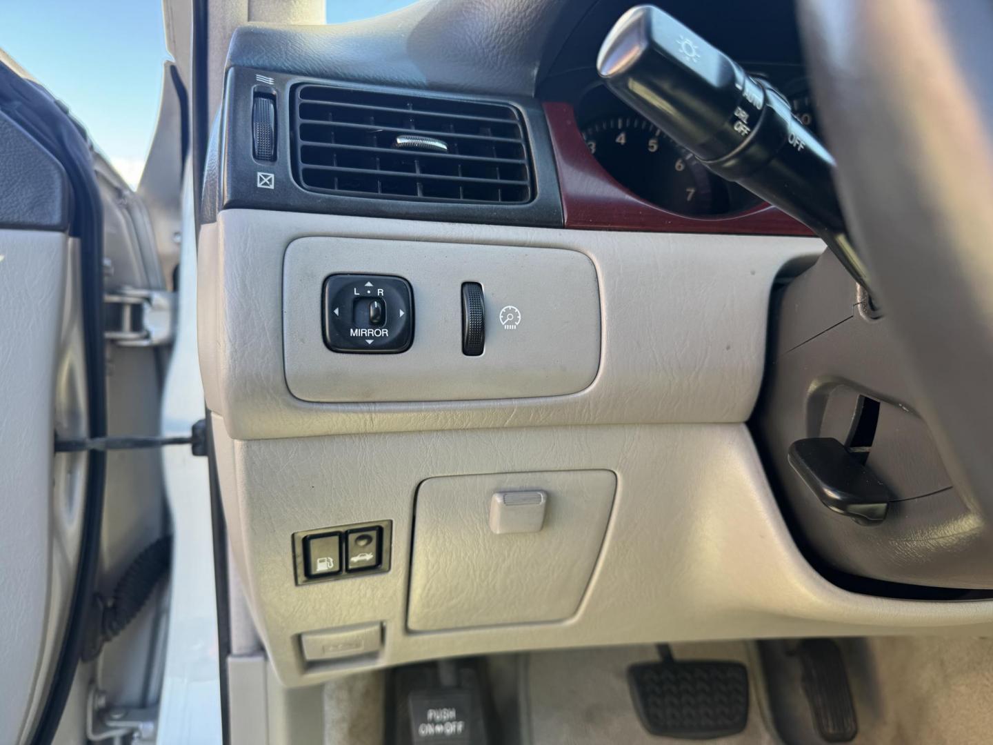 2002 Silver Lexus ES (JTHBF30GX20) with an V6, 3.0 Liter engine, Automatic, 5-Spd w/Overdrive transmission, located at 8008 Warden Rd, Sherwood, AR, 72120, (501) 801-6100, 34.830078, -92.186684 - Photo#12