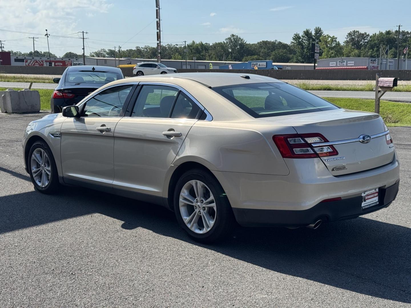2018 Gold Ford Taurus (1FAHP2D86JG) with an V6, 3.5 Liter engine, Automatic, 6-Spd w/SelectShift transmission, located at 8008 Warden Rd, Sherwood, AR, 72120, (501) 801-6100, 34.830078, -92.186684 - Photo#5