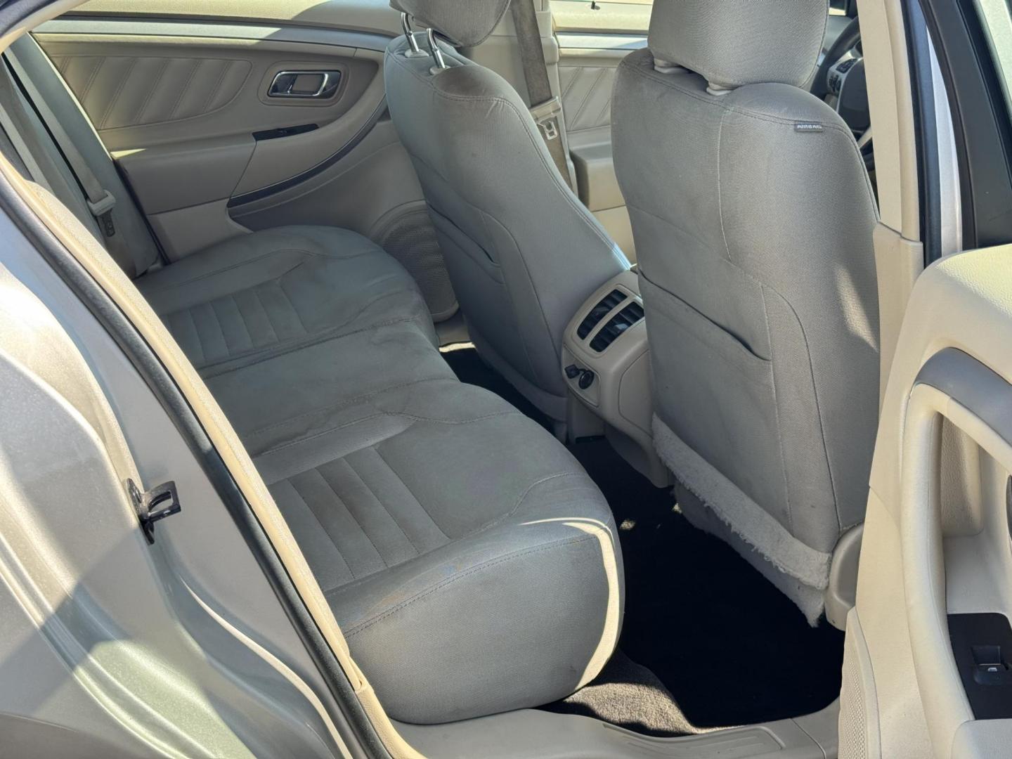 2018 Gold Ford Taurus (1FAHP2D86JG) with an V6, 3.5 Liter engine, Automatic, 6-Spd w/SelectShift transmission, located at 8008 Warden Rd, Sherwood, AR, 72120, (501) 801-6100, 34.830078, -92.186684 - Photo#9