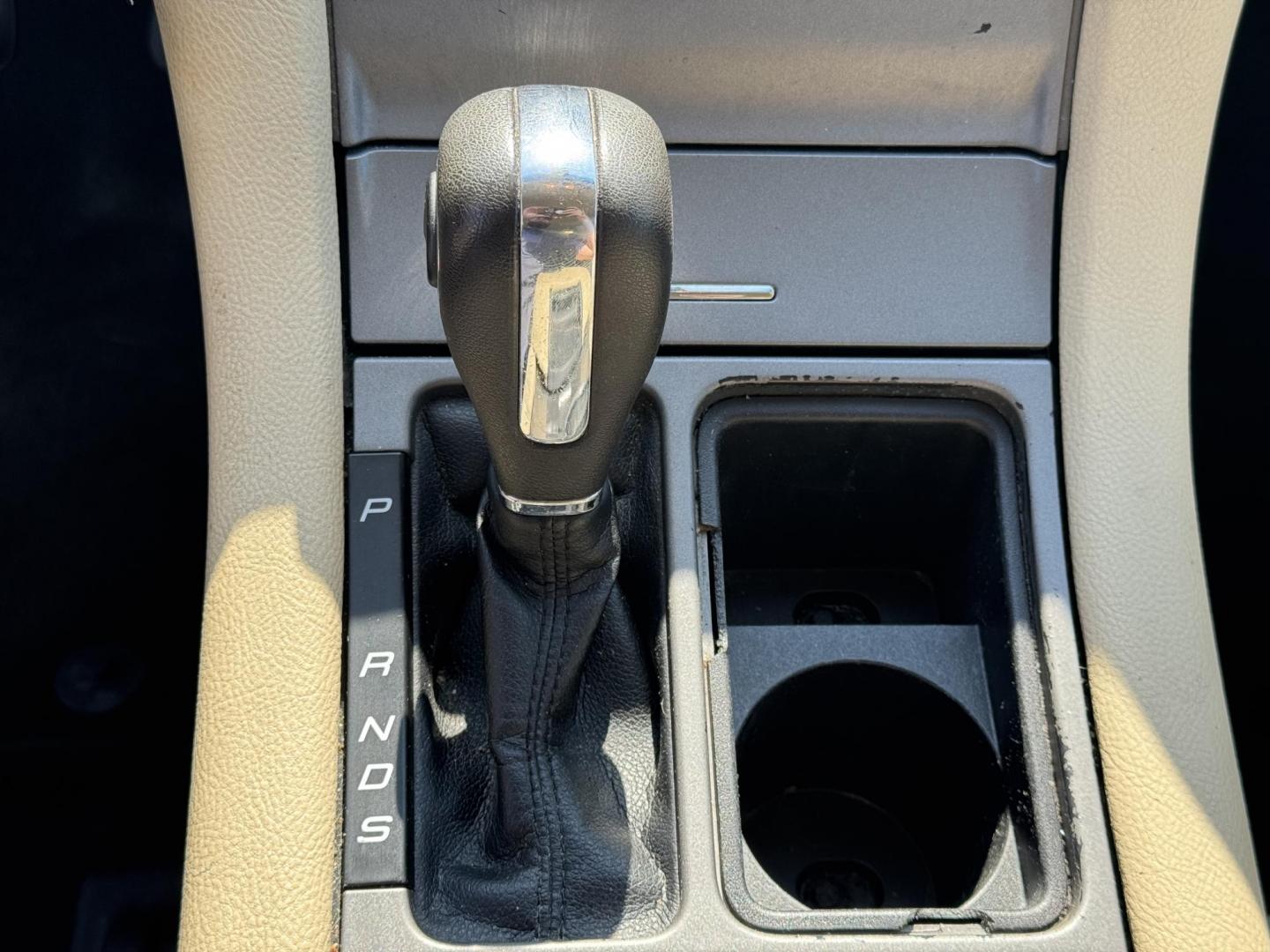 2018 Gold Ford Taurus (1FAHP2D86JG) with an V6, 3.5 Liter engine, Automatic, 6-Spd w/SelectShift transmission, located at 8008 Warden Rd, Sherwood, AR, 72120, (501) 801-6100, 34.830078, -92.186684 - Photo#16