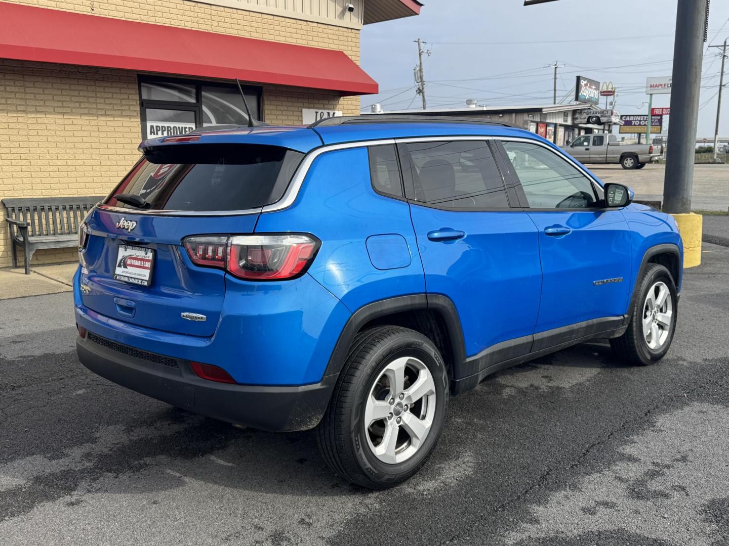 2018 Blue Jeep Compass (3C4NJDBB3JT) with an 4-Cyl, MultiAir, 2.4 Liter engine, Automatic, 6-Spd transmission, located at 8008 Warden Rd, Sherwood, AR, 72120, (501) 801-6100, 34.830078, -92.186684 - Photo#7