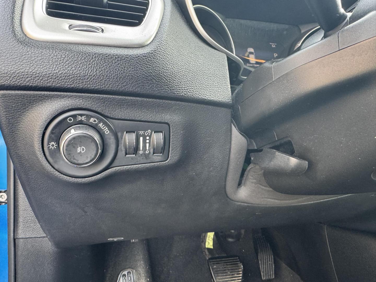 2018 Blue Jeep Compass (3C4NJDBB3JT) with an 4-Cyl, MultiAir, 2.4 Liter engine, Automatic, 6-Spd transmission, located at 8008 Warden Rd, Sherwood, AR, 72120, (501) 801-6100, 34.830078, -92.186684 - Photo#14