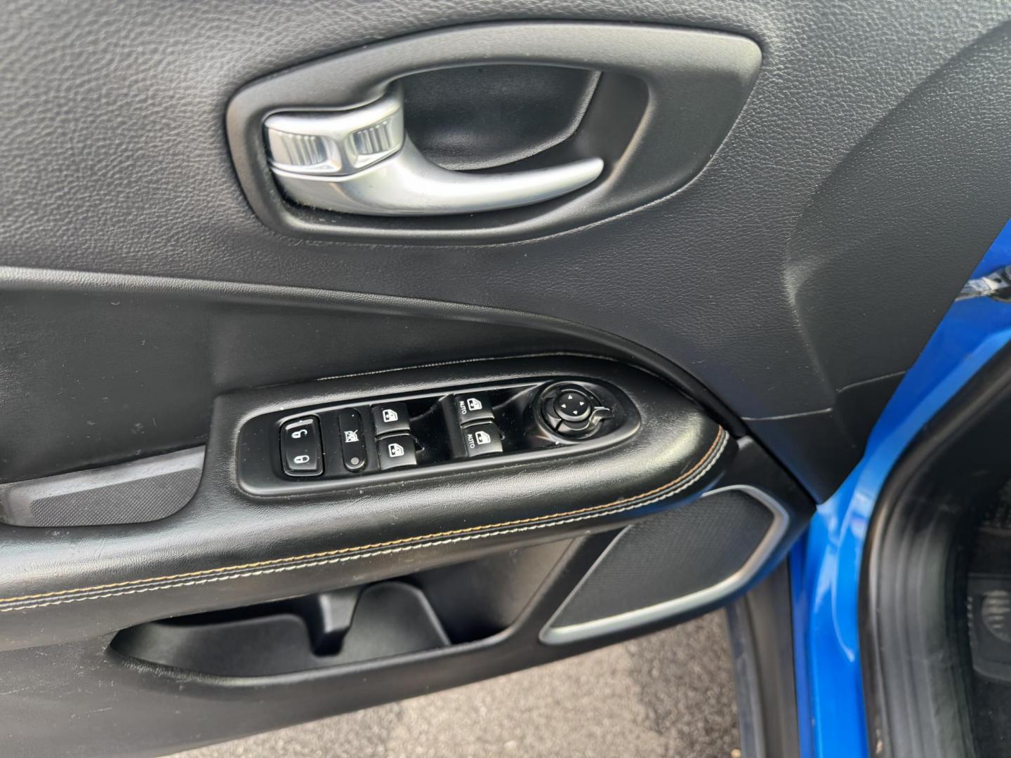 2018 Blue Jeep Compass (3C4NJDBB3JT) with an 4-Cyl, MultiAir, 2.4 Liter engine, Automatic, 6-Spd transmission, located at 8008 Warden Rd, Sherwood, AR, 72120, (501) 801-6100, 34.830078, -92.186684 - Photo#13