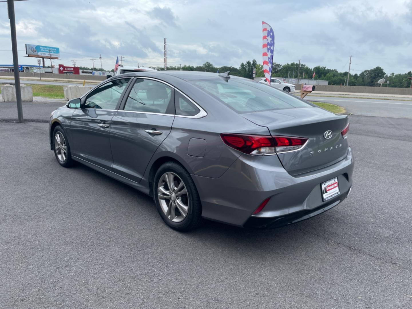 2018 Silver Hyundai Sonata (5NPE34AF1JH) with an 4-Cyl, 2.4 Liter engine, Auto, 6-Spd Shiftronic transmission, located at 8008 Warden Rd, Sherwood, AR, 72120, (501) 801-6100, 34.830078, -92.186684 - Photo#5