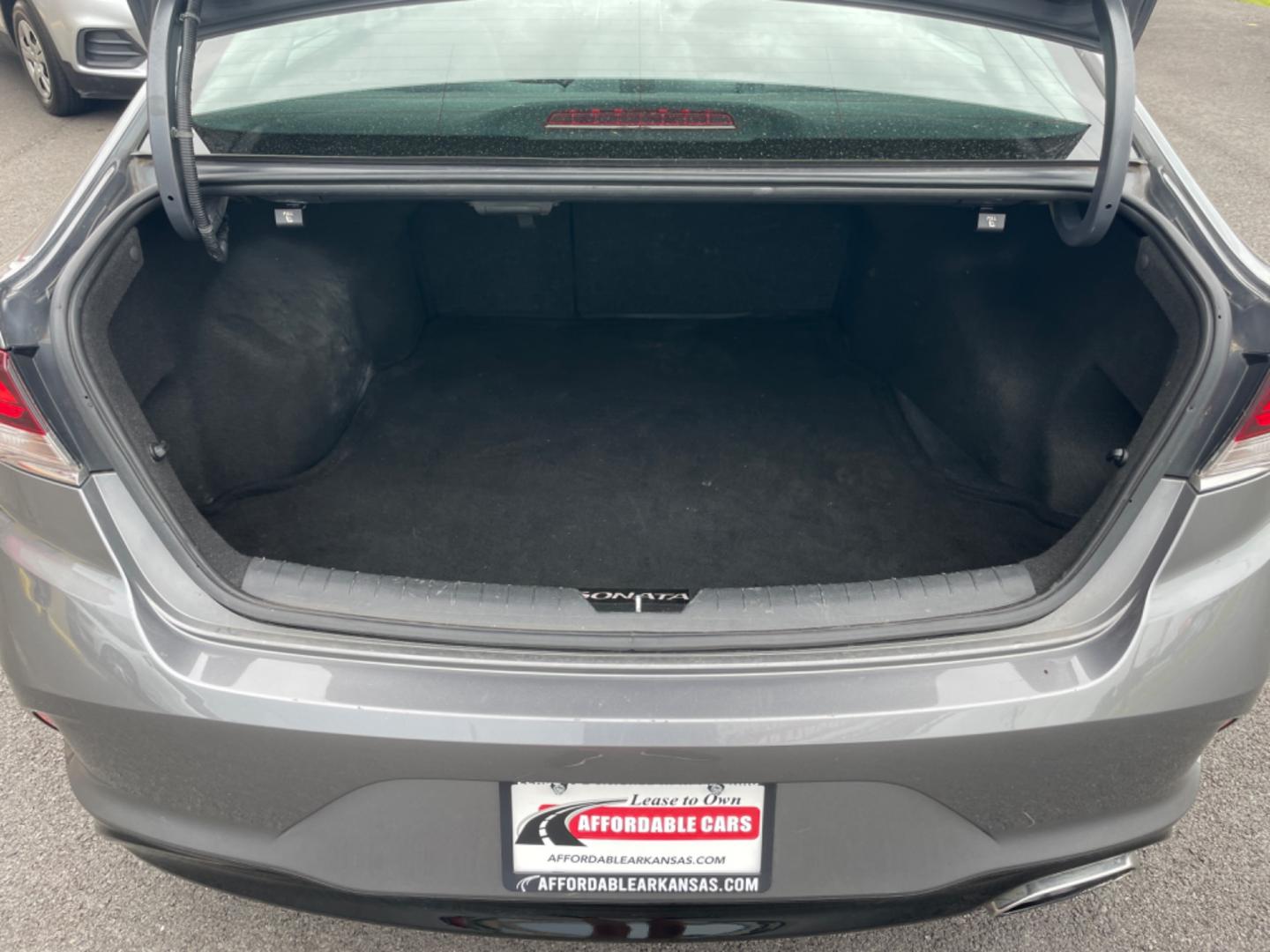 2018 Silver Hyundai Sonata (5NPE34AF1JH) with an 4-Cyl, 2.4 Liter engine, Auto, 6-Spd Shiftronic transmission, located at 8008 Warden Rd, Sherwood, AR, 72120, (501) 801-6100, 34.830078, -92.186684 - Photo#10
