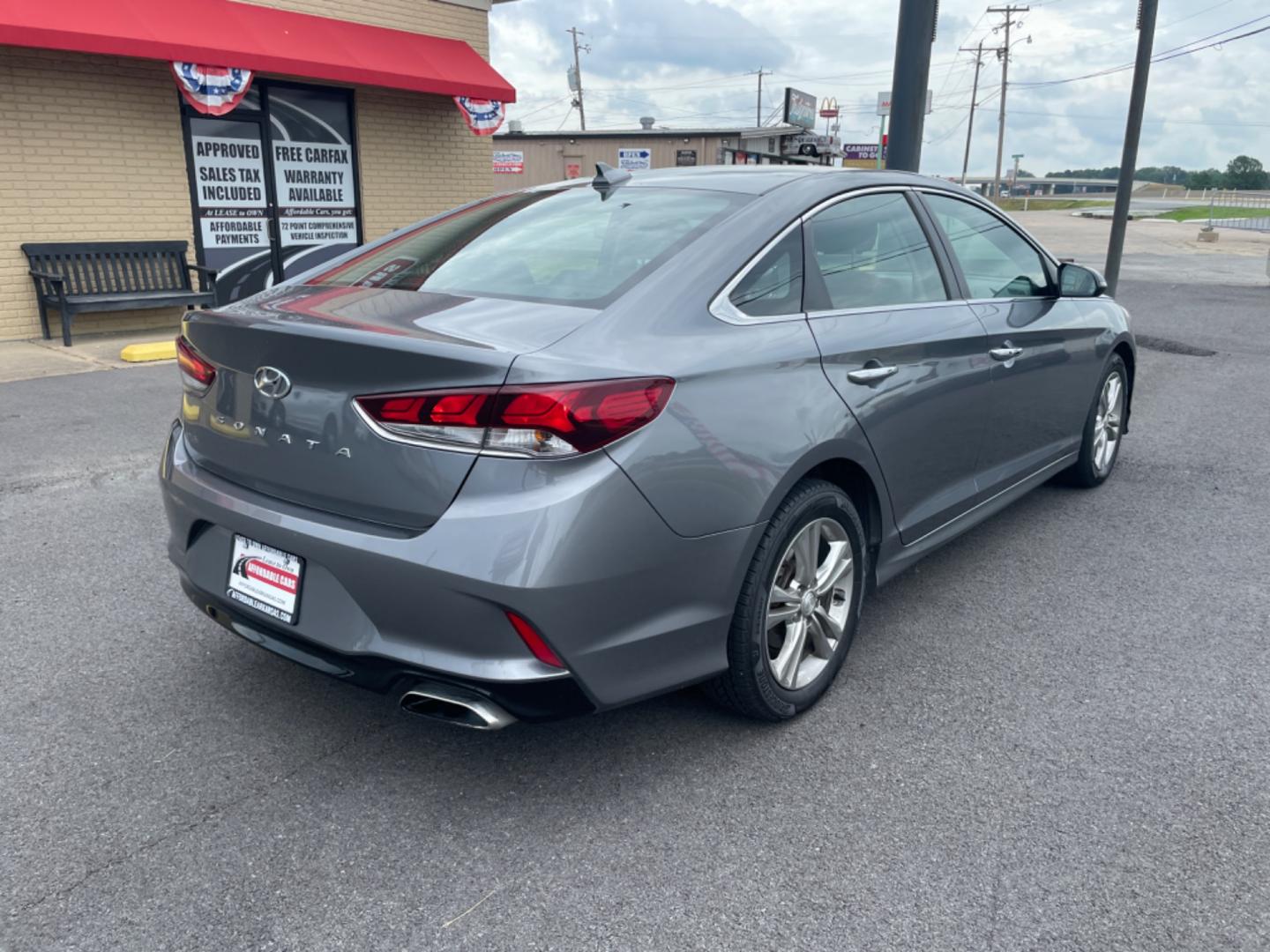 2018 Silver Hyundai Sonata (5NPE34AF1JH) with an 4-Cyl, 2.4 Liter engine, Auto, 6-Spd Shiftronic transmission, located at 8008 Warden Rd, Sherwood, AR, 72120, (501) 801-6100, 34.830078, -92.186684 - Photo#7