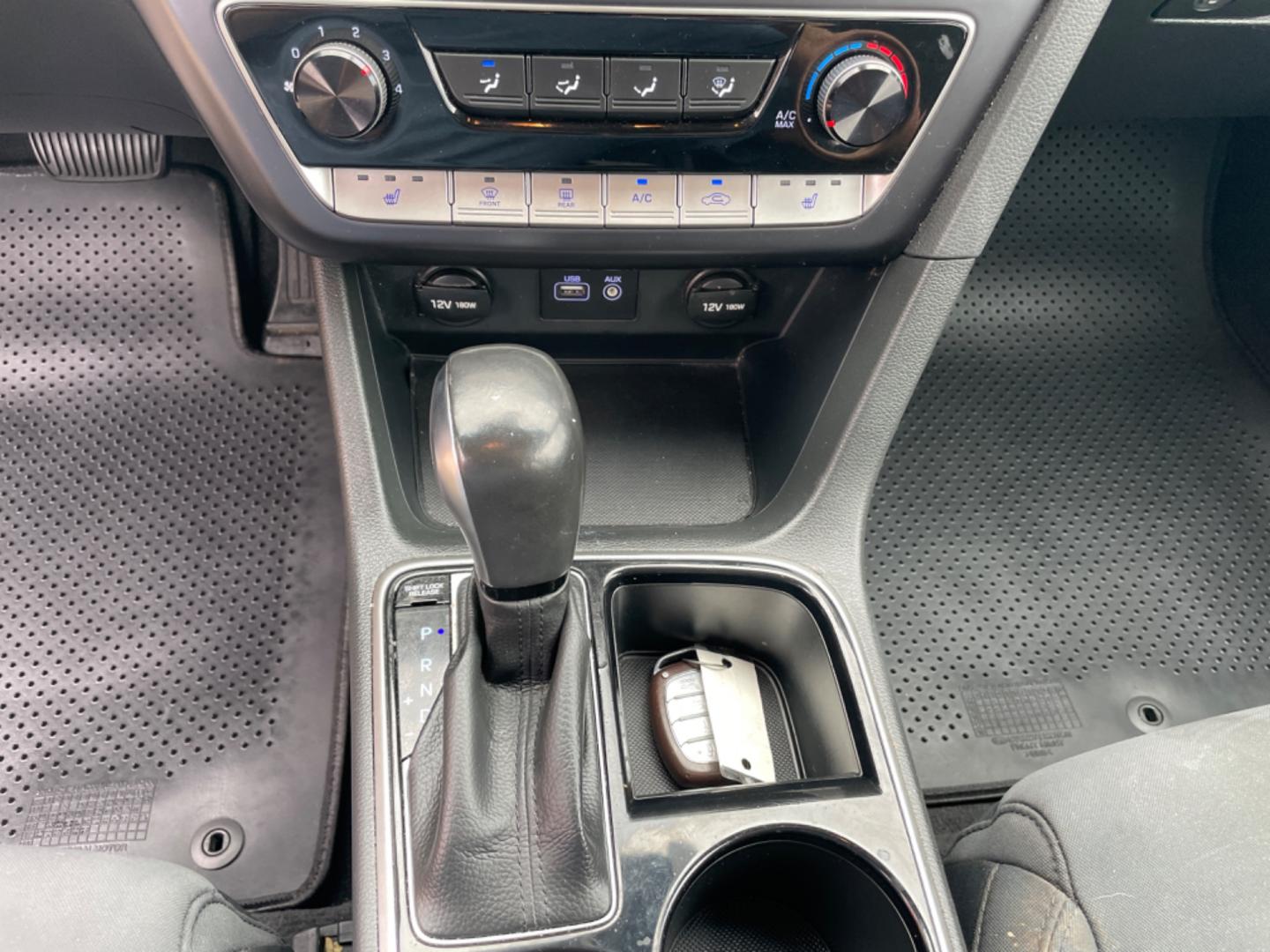 2018 Silver Hyundai Sonata (5NPE34AF1JH) with an 4-Cyl, 2.4 Liter engine, Auto, 6-Spd Shiftronic transmission, located at 8008 Warden Rd, Sherwood, AR, 72120, (501) 801-6100, 34.830078, -92.186684 - Photo#17
