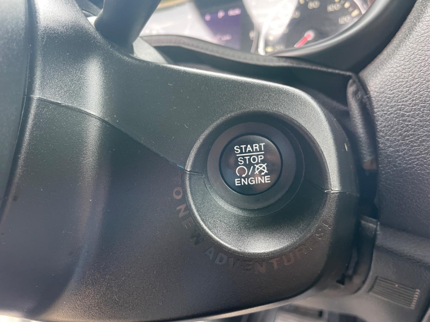 2015 White JEEP Renegade (ZACCJABT0FP) with an 2.4 4 engine, located at 8008 Warden Rd, Sherwood, AR, 72120, (501) 801-6100, 34.830078, -92.186684 - Photo#15