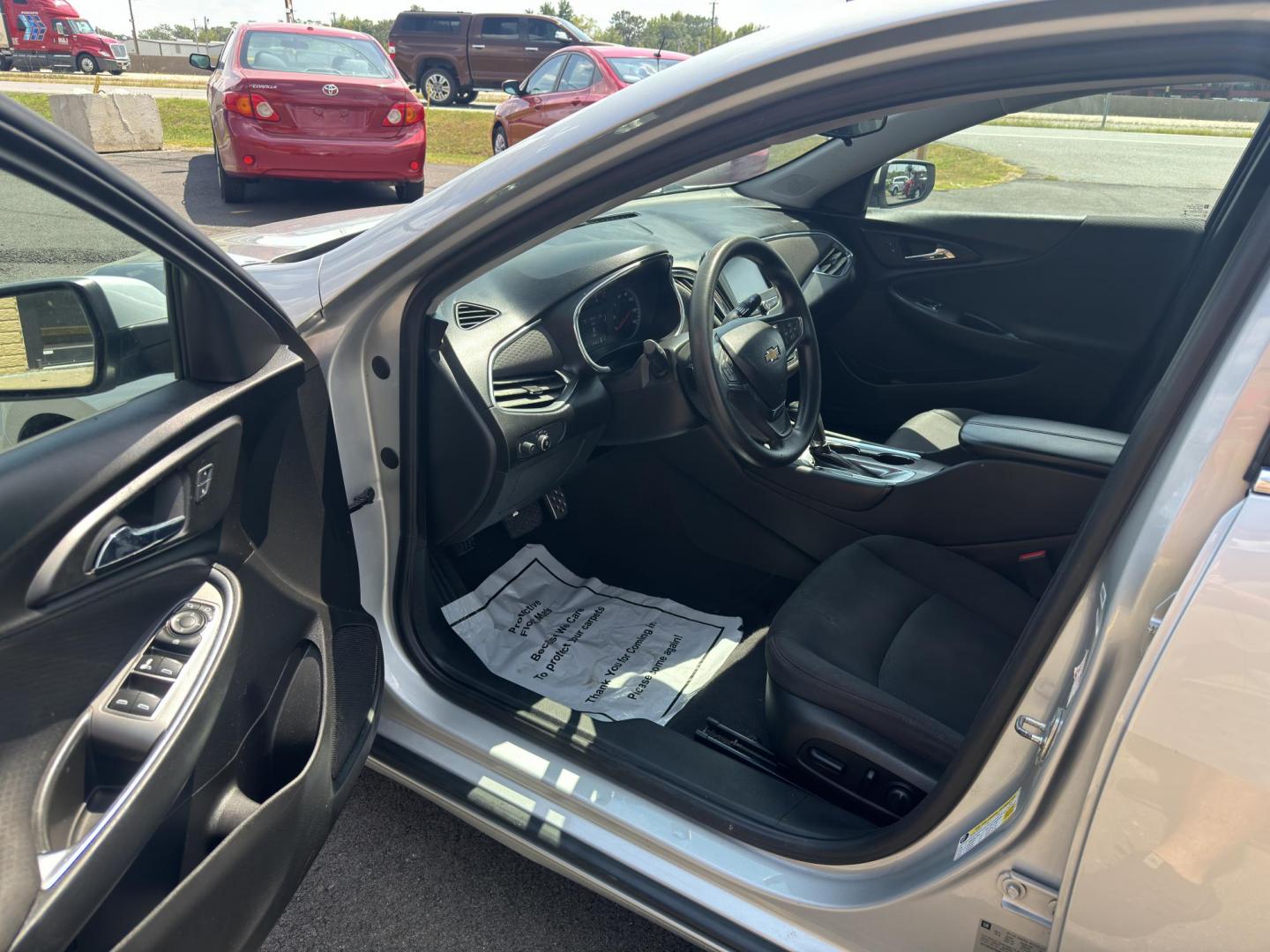 2017 Silver Chevrolet Malibu (1G1ZE5ST6HF) with an 4-Cyl, Turbo, 1.5 Liter engine, Automatic, 6-Spd transmission, located at 8008 Warden Rd, Sherwood, AR, 72120, (501) 801-6100, 34.830078, -92.186684 - Photo#12