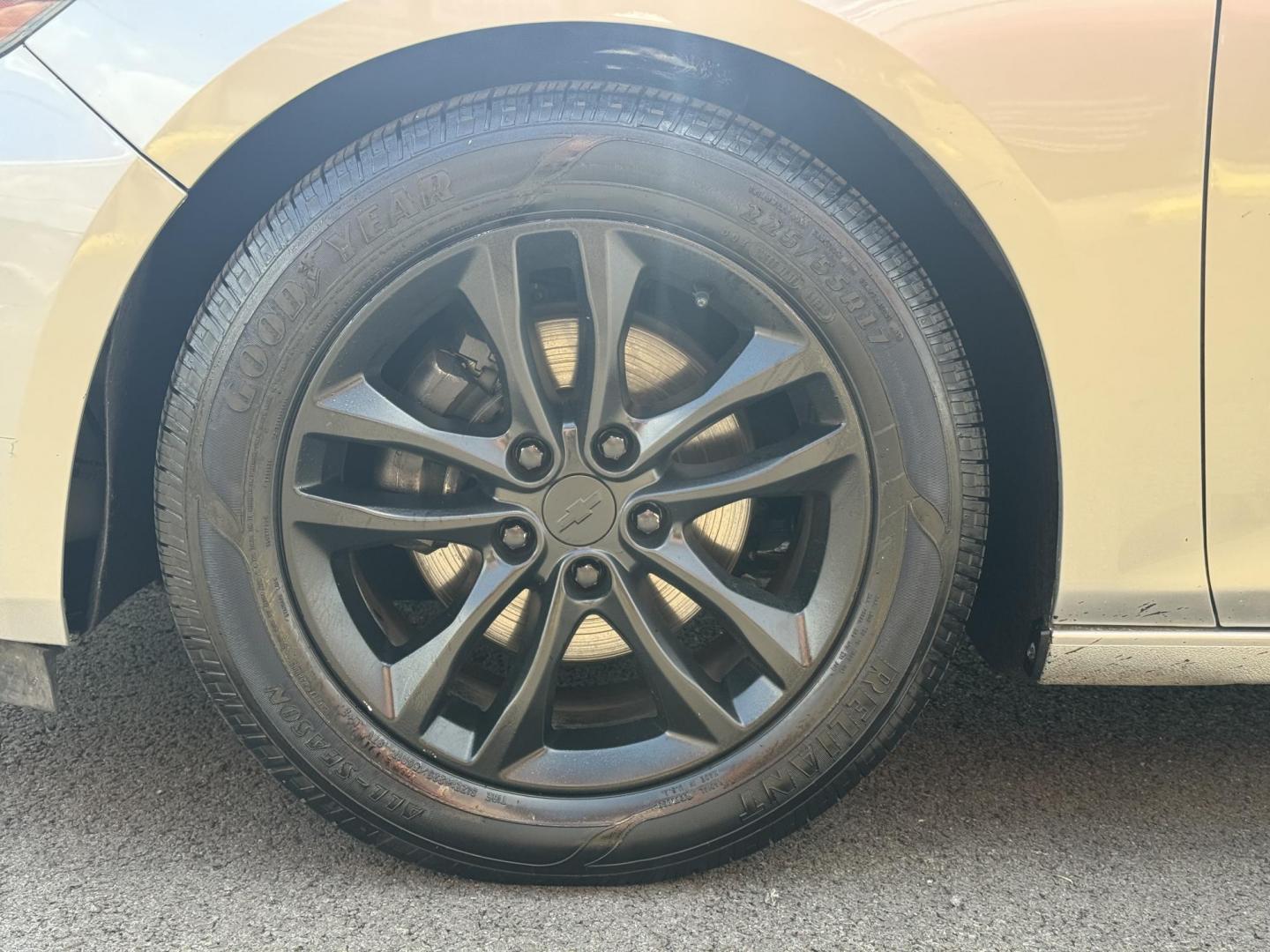 2017 Silver Chevrolet Malibu (1G1ZE5ST6HF) with an 4-Cyl, Turbo, 1.5 Liter engine, Automatic, 6-Spd transmission, located at 8008 Warden Rd, Sherwood, AR, 72120, (501) 801-6100, 34.830078, -92.186684 - Photo#18