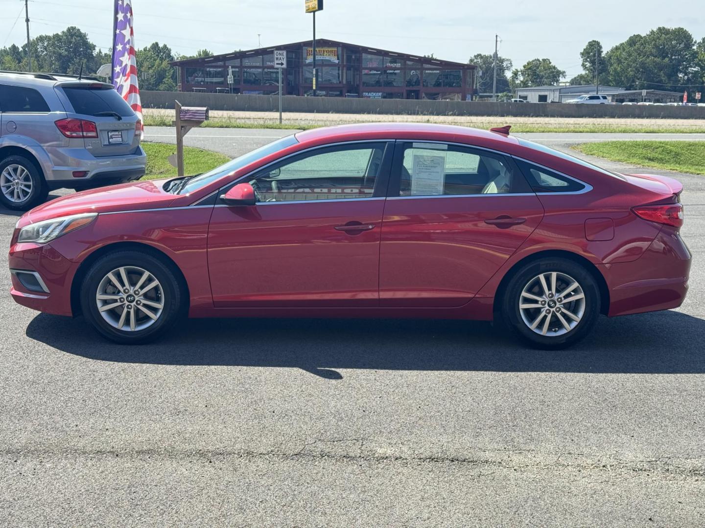 2017 Red Hyundai Sonata (5NPE24AF5HH) with an 4-Cyl, 2.4 Liter engine, Auto, 6-Spd Shiftronic transmission, located at 8008 Warden Rd, Sherwood, AR, 72120, (501) 801-6100, 34.830078, -92.186684 - Photo#3