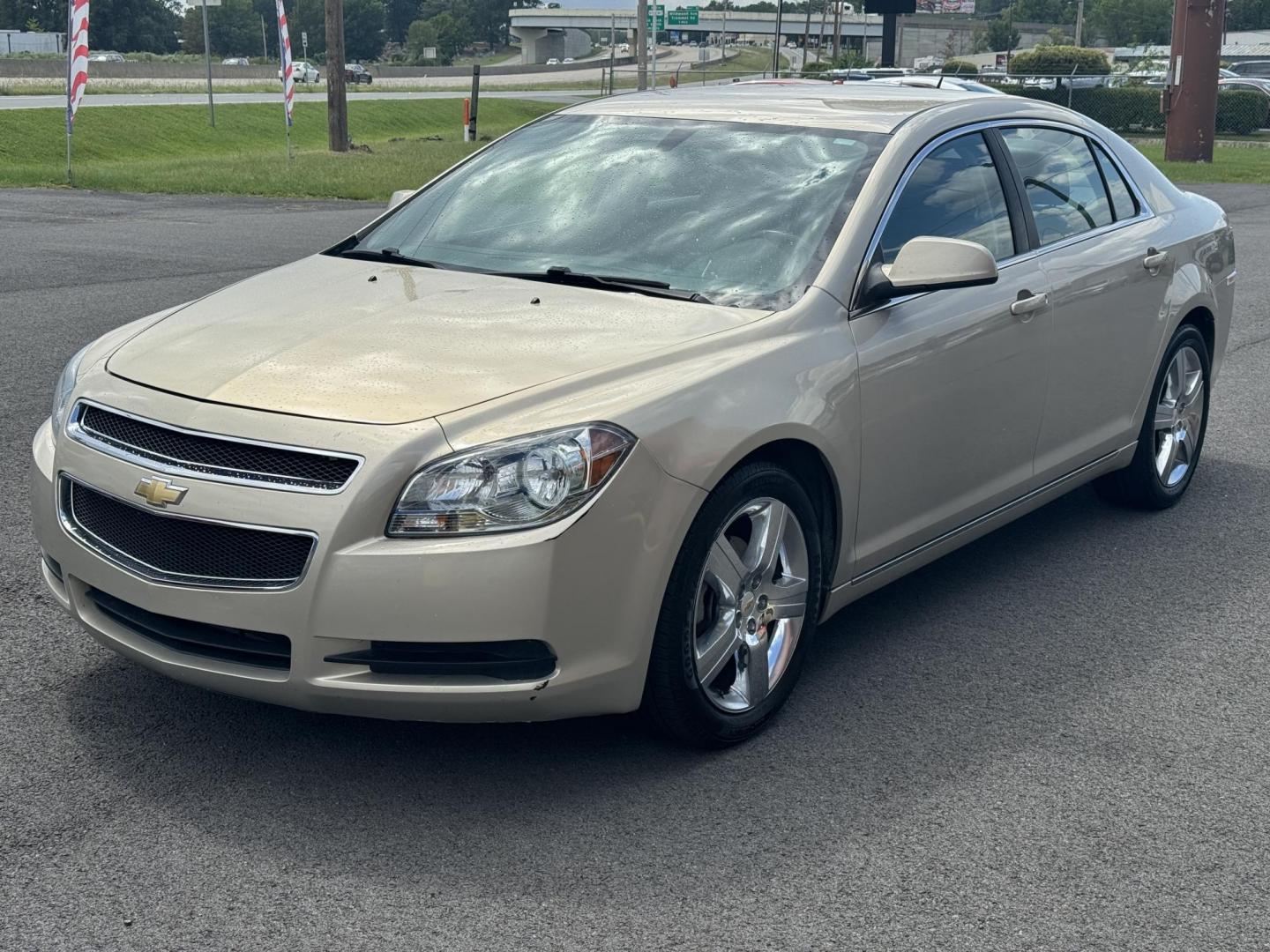 2011 Gold Chevrolet Malibu (1G1ZD5E1XBF) with an 4-Cyl, 2.4 Liter engine, Automatic, 6-Spd w/Overdrive and TAPshift transmission, located at 8008 Warden Rd, Sherwood, AR, 72120, (501) 801-6100, 34.830078, -92.186684 - Photo#4