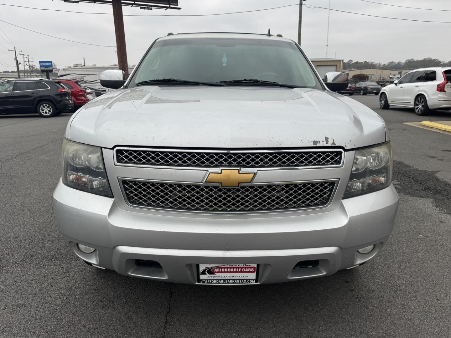 2013 Silver Chevrolet Avalanche (3GNMCEE00DG) with an V8, Flex Fuel, 5.3 Liter engine, Automatic, 6-Spd transmission, located at 8008 Warden Rd, Sherwood, AR, 72120, (501) 801-6100, 34.830078, -92.186684 - Photo#2