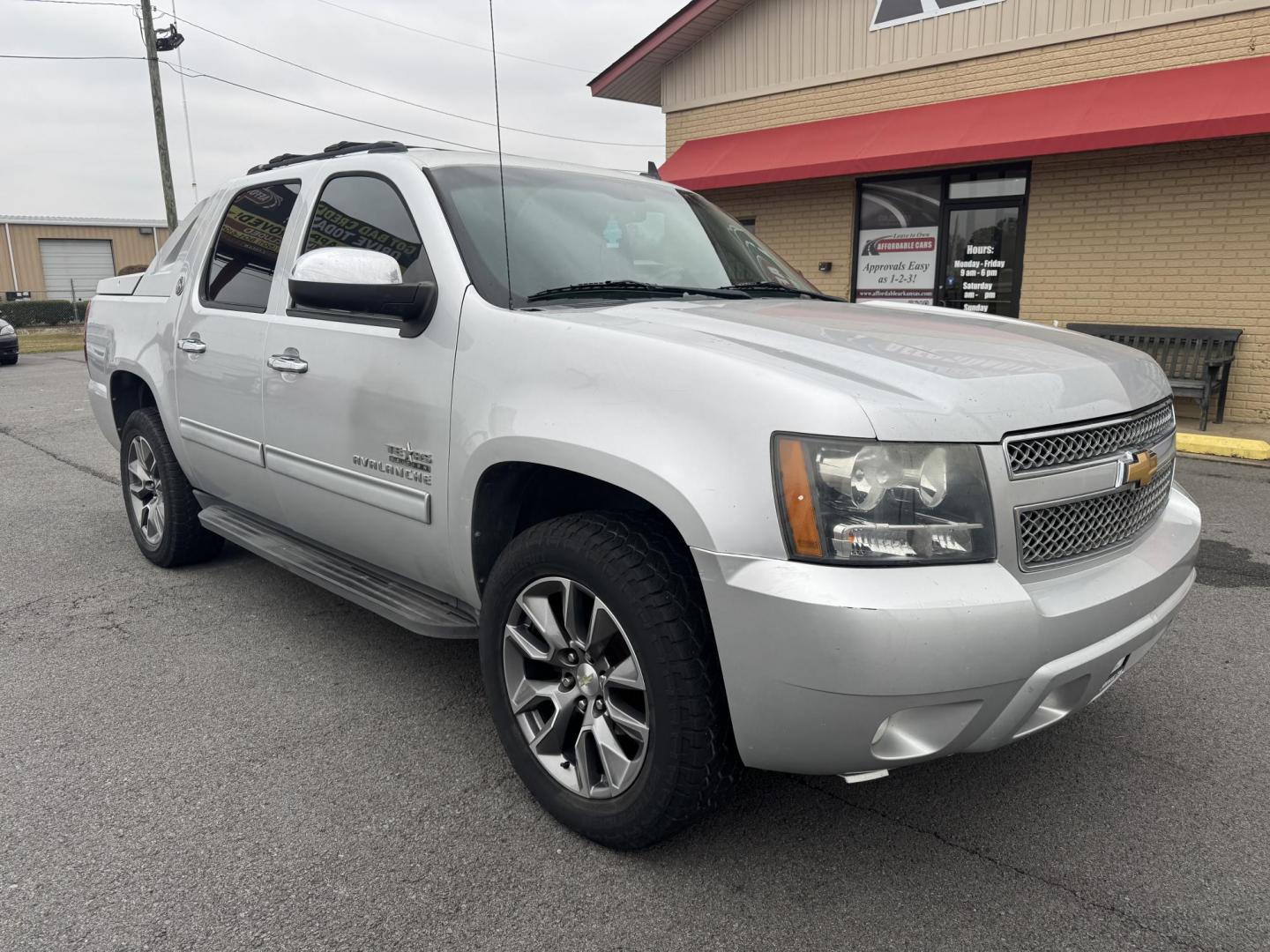 2013 Silver Chevrolet Avalanche (3GNMCEE00DG) with an V8, Flex Fuel, 5.3 Liter engine, Automatic, 6-Spd transmission, located at 8008 Warden Rd, Sherwood, AR, 72120, (501) 801-6100, 34.830078, -92.186684 - Photo#1