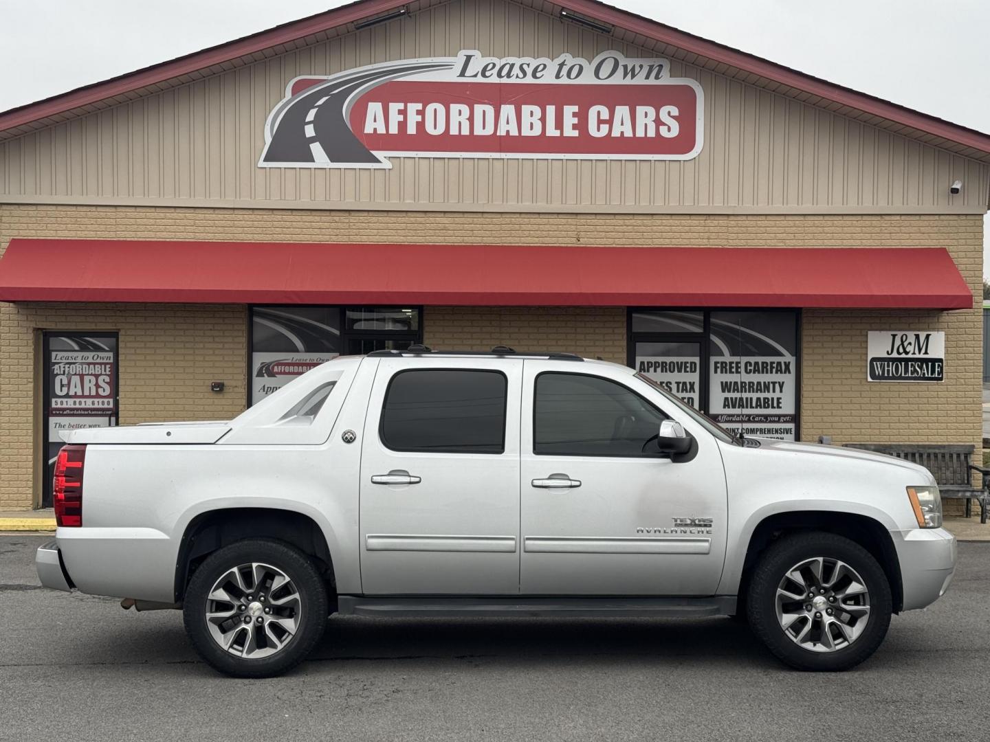 2013 Silver Chevrolet Avalanche (3GNMCEE00DG) with an V8, Flex Fuel, 5.3 Liter engine, Automatic, 6-Spd transmission, located at 8008 Warden Rd, Sherwood, AR, 72120, (501) 801-6100, 34.830078, -92.186684 - Photo#0