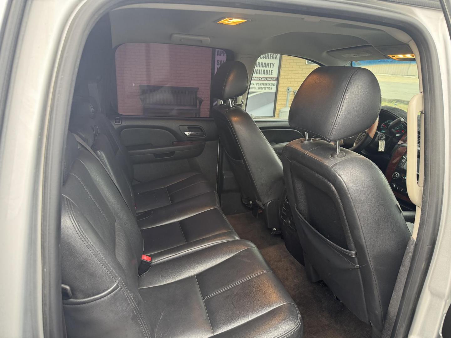 2013 Silver Chevrolet Avalanche (3GNMCEE00DG) with an V8, Flex Fuel, 5.3 Liter engine, Automatic, 6-Spd transmission, located at 8008 Warden Rd, Sherwood, AR, 72120, (501) 801-6100, 34.830078, -92.186684 - Photo#9