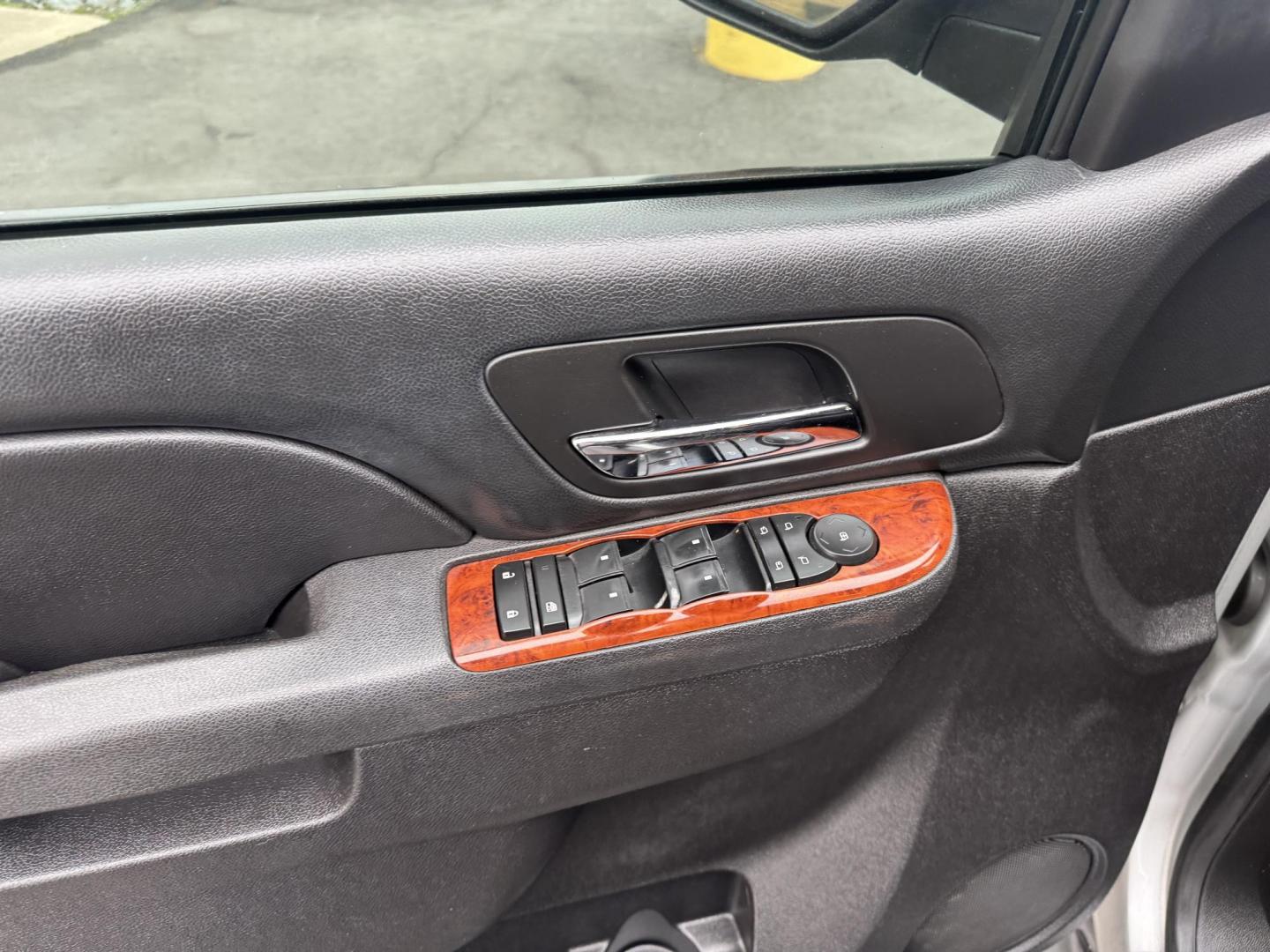 2013 Silver Chevrolet Avalanche (3GNMCEE00DG) with an V8, Flex Fuel, 5.3 Liter engine, Automatic, 6-Spd transmission, located at 8008 Warden Rd, Sherwood, AR, 72120, (501) 801-6100, 34.830078, -92.186684 - Photo#12