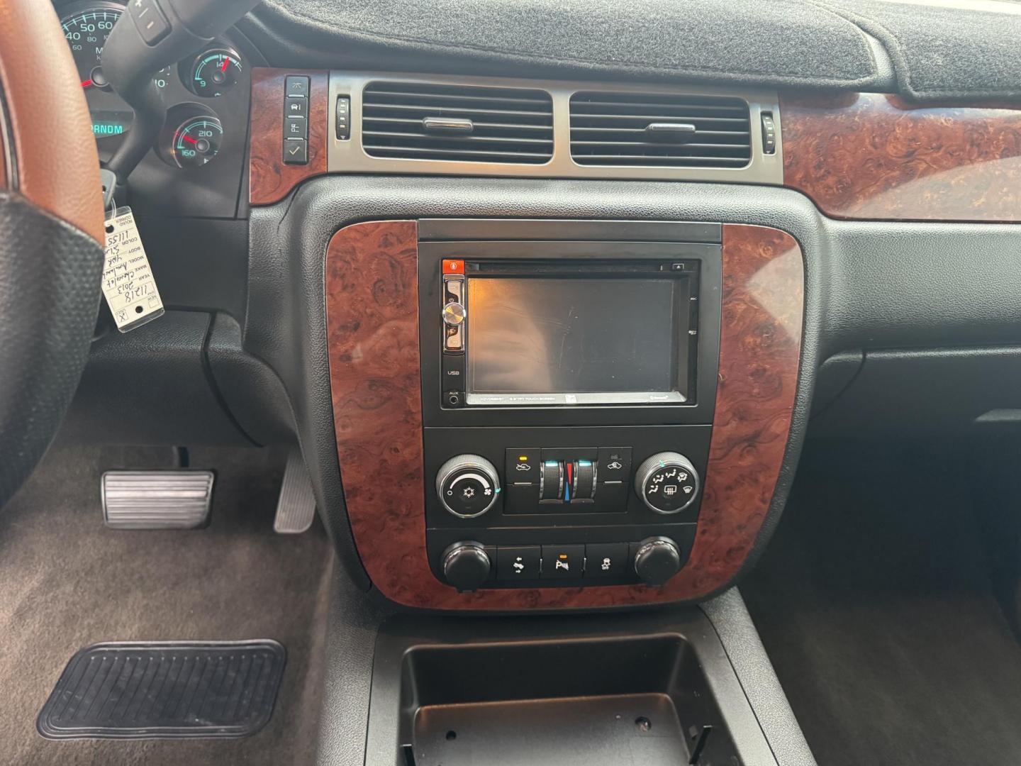 2013 Silver Chevrolet Avalanche (3GNMCEE00DG) with an V8, Flex Fuel, 5.3 Liter engine, Automatic, 6-Spd transmission, located at 8008 Warden Rd, Sherwood, AR, 72120, (501) 801-6100, 34.830078, -92.186684 - Photo#16