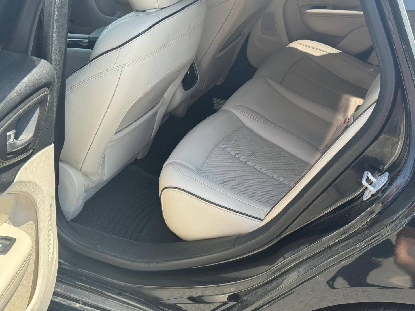 2015 Black Chrysler 200 (1C3CCCCGXFN) with an 4-Cyl, MultiAir PZEV 2.4L engine, Automatic, 9-Spd transmission, located at 8008 Warden Rd, Sherwood, AR, 72120, (501) 801-6100, 34.830078, -92.186684 - Photo#11